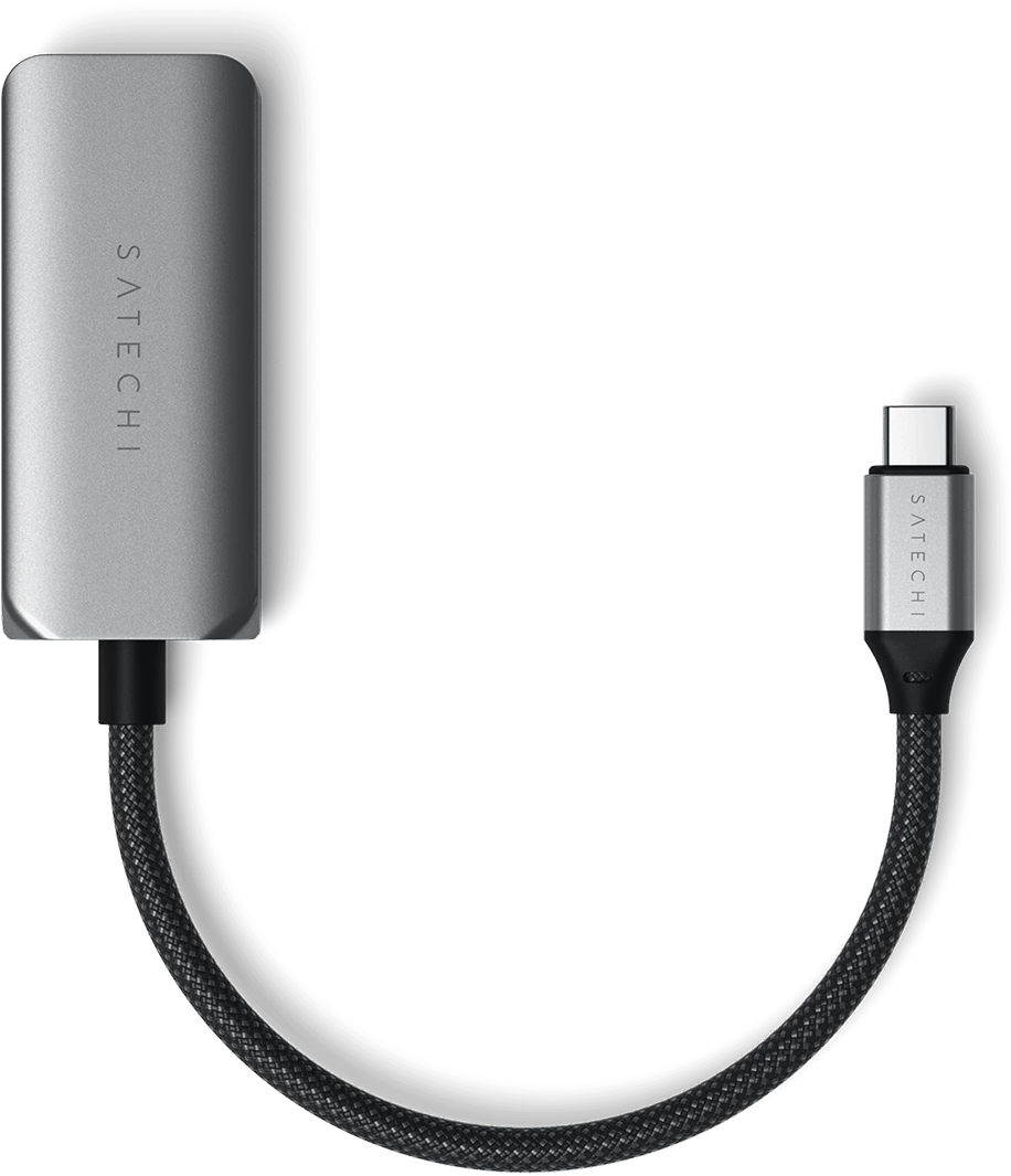 Ezüst Satechi USB-C adapter csatlakoztatott kábellel, fekete háttéren.