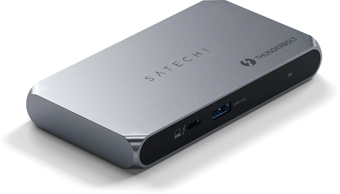 Egy ezüst Satechi Thunderbolt hub USB portokkal.