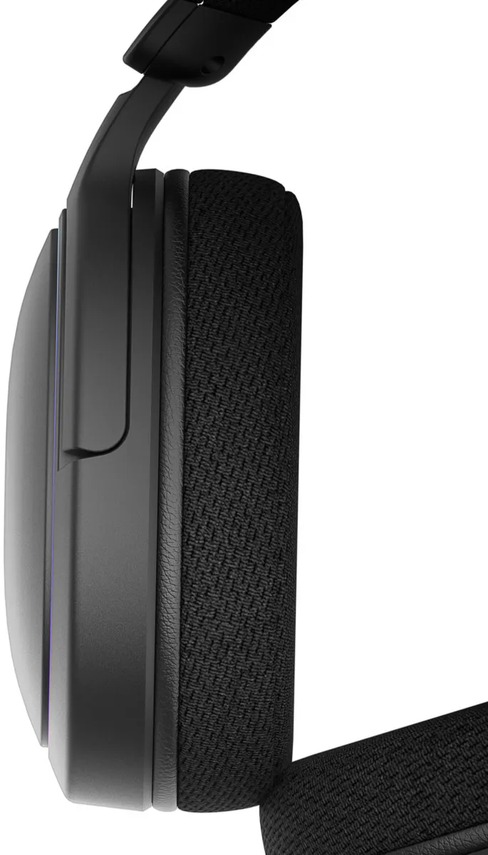 Vista laterale di un headset da gioco nero. Il padiglione auricolare è in tessuto.