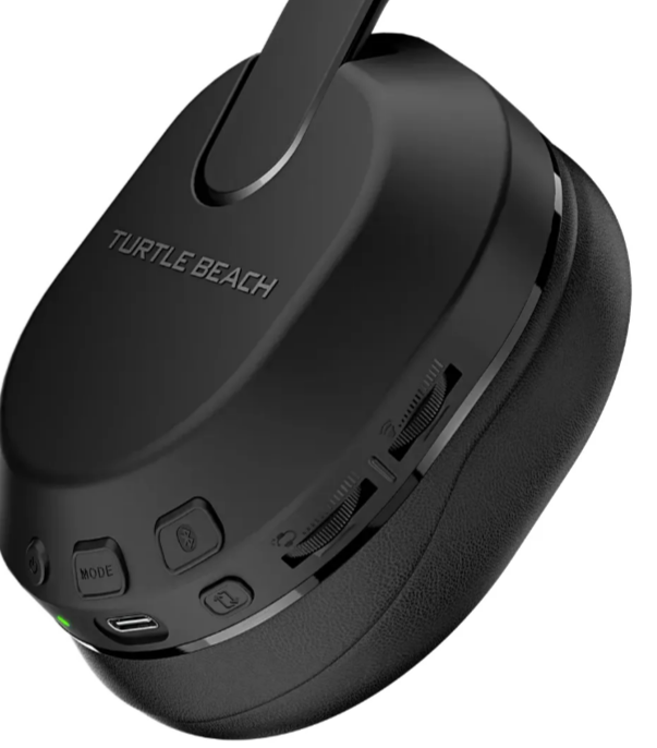 Schwarze Turtle Beach Kopfhörer mit Knöpfen und Lautstärkereglern.