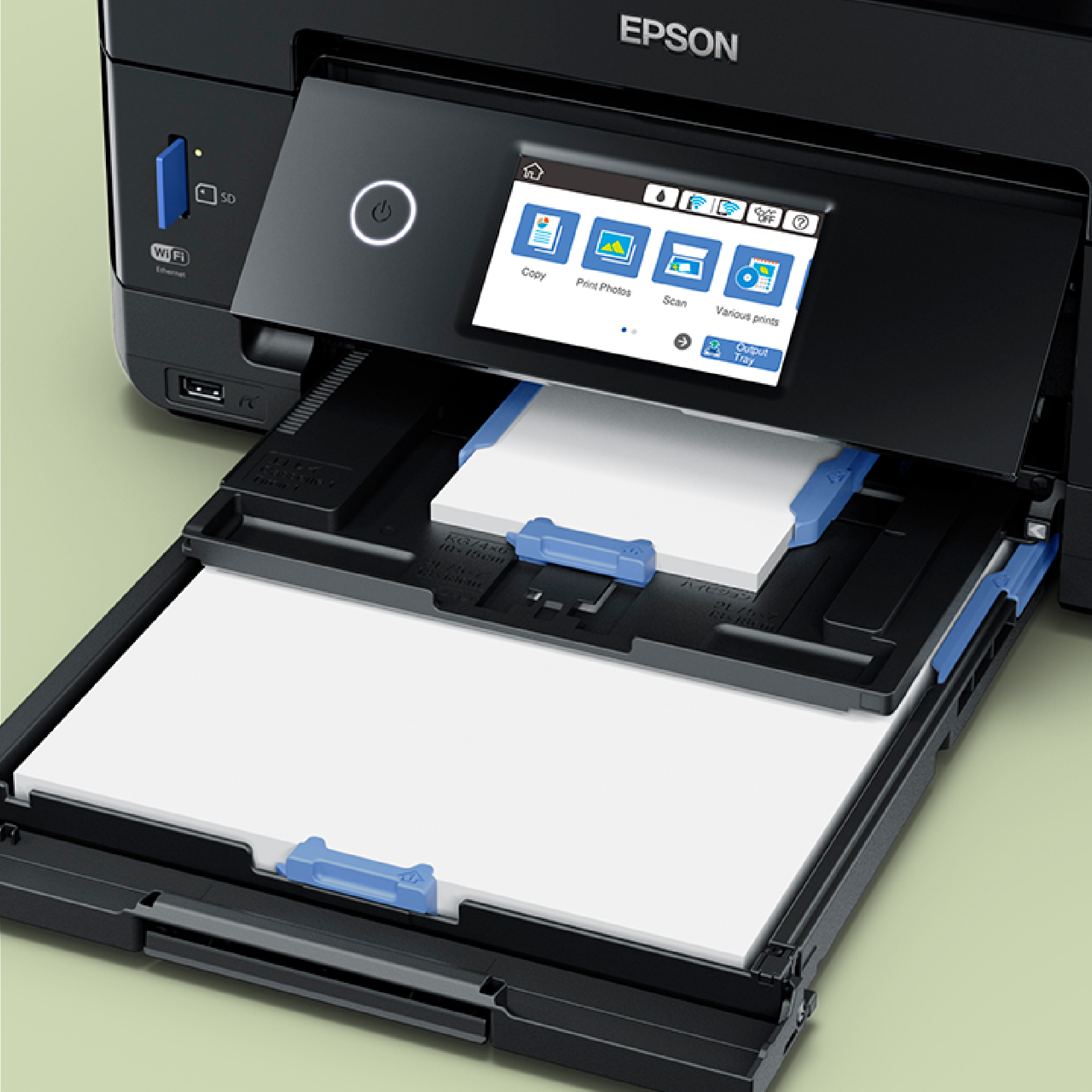 Ein Epson-Drucker mit geöffnetem Ausgabefach, der das Papier im Inneren zeigt.