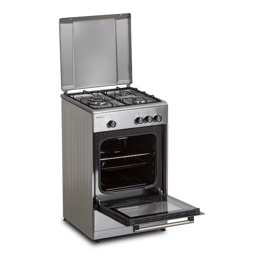 Cocina de gas de acero inoxidable con puerta de horno abierta y tapa superior.