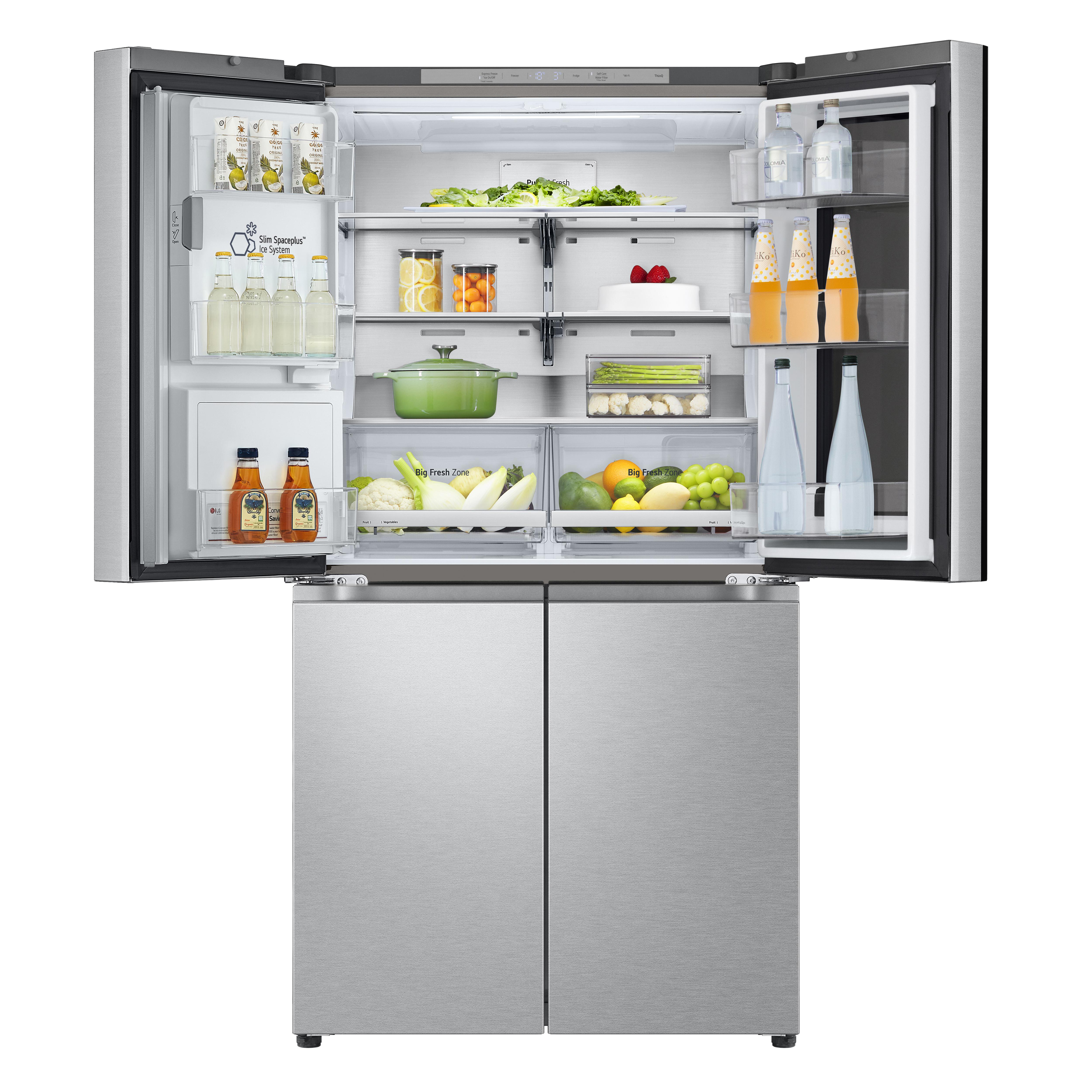 Offener Kühlschrank mit den Türen. Voll mit Lebensmitteln, darunter Obst, Gemüse und Getränke.