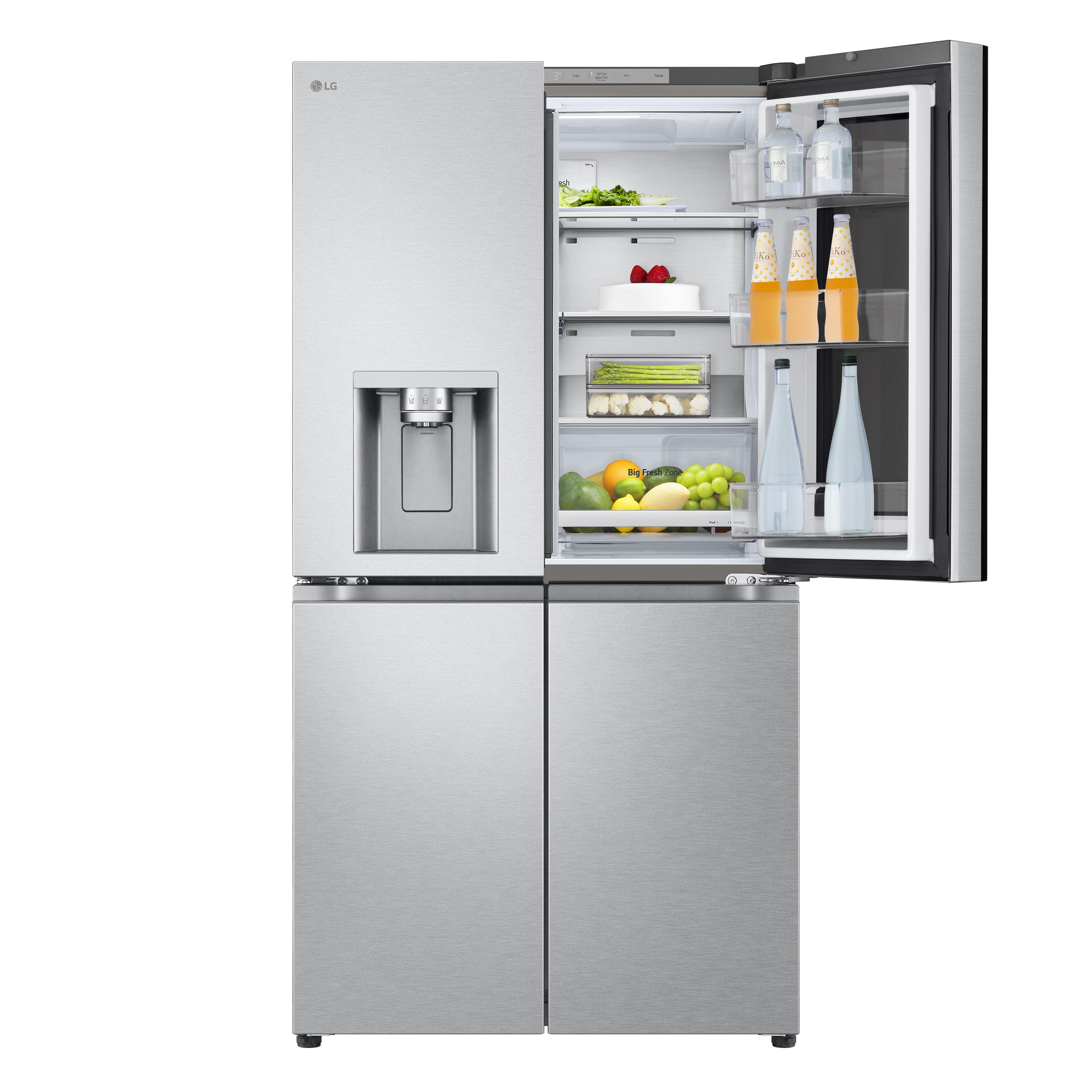 LG-Kühlschrank offen, mit Lebensmitteln und Getränken sichtbar.