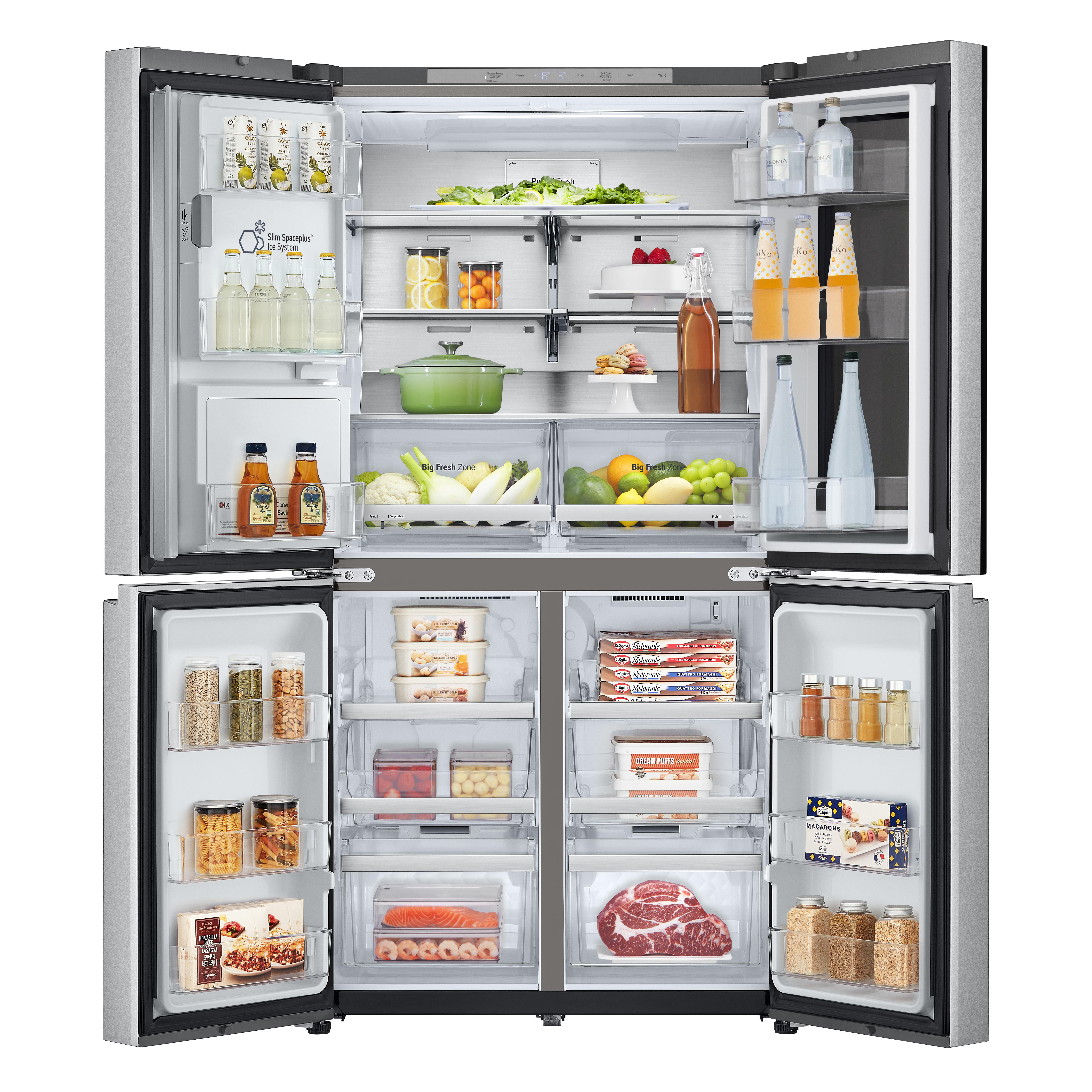 Kühlschrank mit geöffneten Türen, der Lebensmittel im Inneren zeigt.