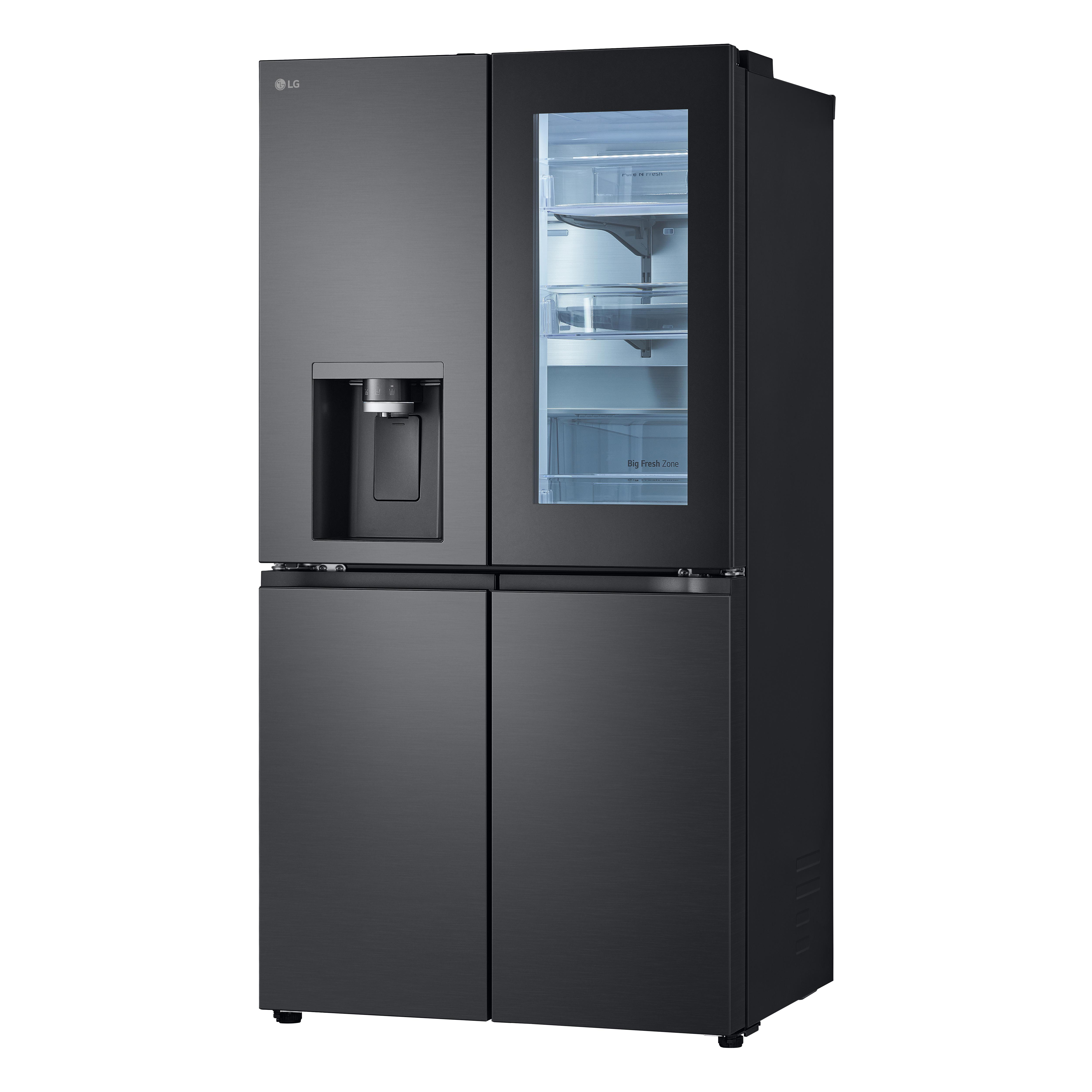 Ein schwarzer LG-Kühlschrank mit Glastür, der das Innere und einen Wasserspender an der Vorderseite zeigt.