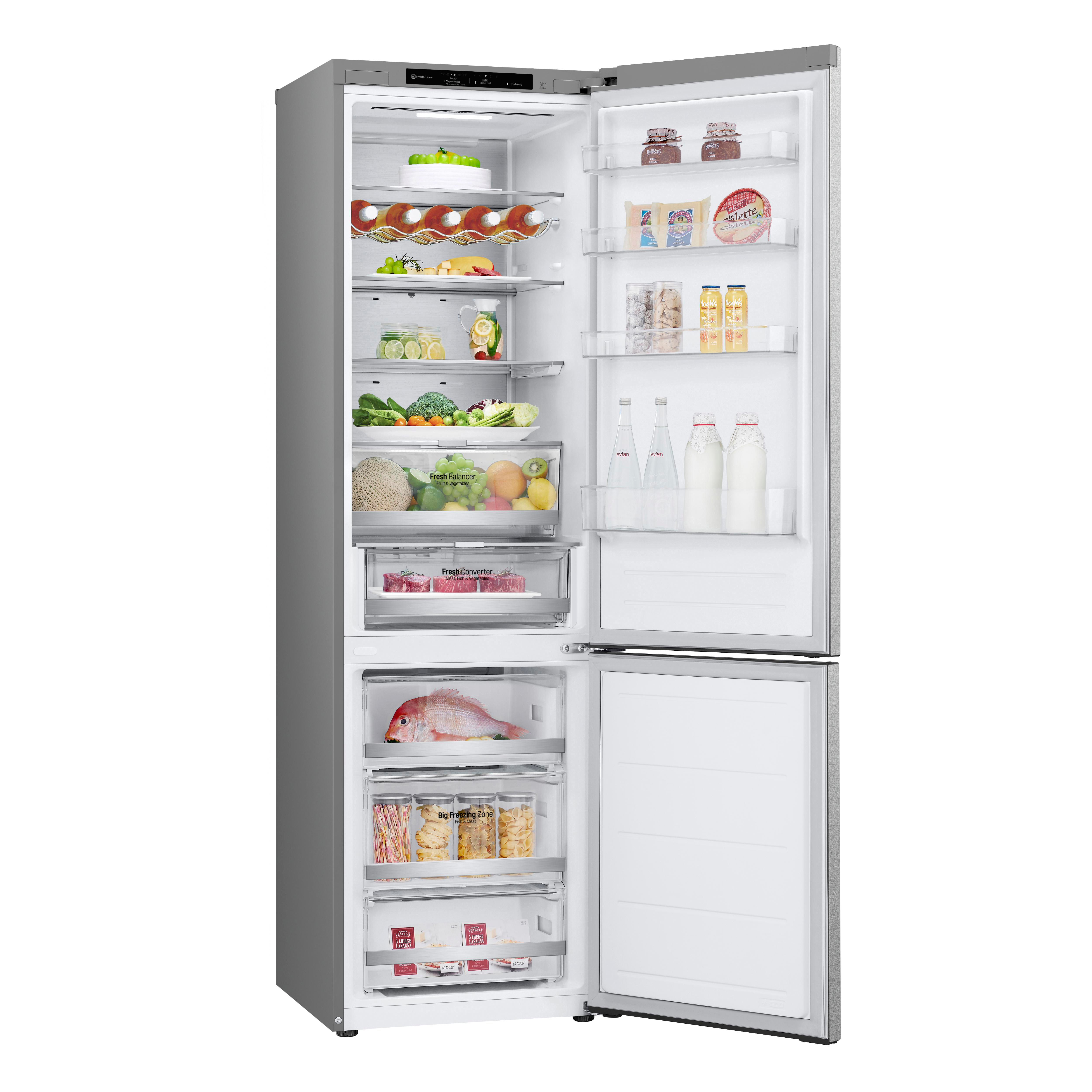 Ein geöffneter Kühlschrank mit Lebensmitteln darin.