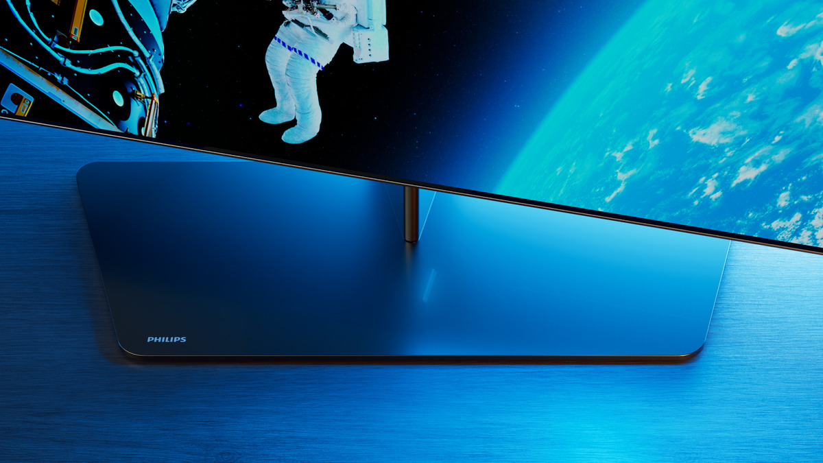 Écran TV affiche scène spatiale. Base bleue avec logo Philips au premier plan.