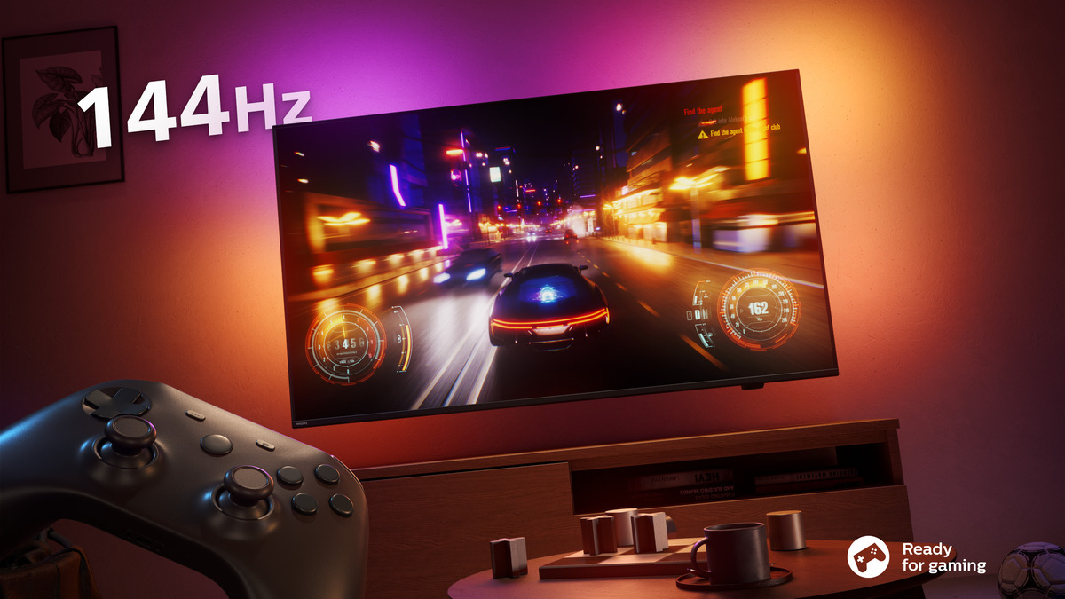 Écran de télévision affichant un jeu de course automobile, avec une manette et texte 144Hz.