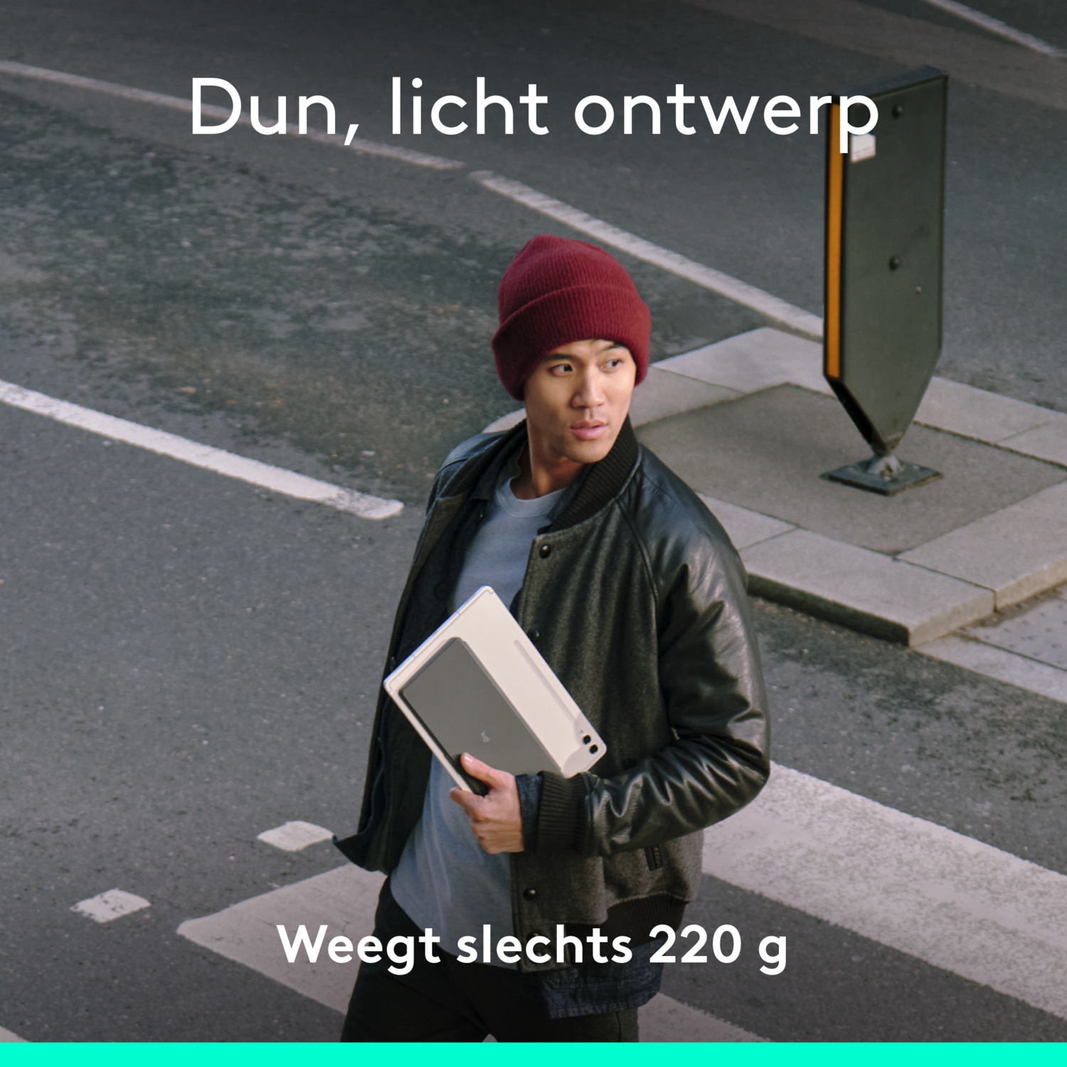 Een man met een rode hoed houdt een tablet vast en loopt over een zebrapad, de tekst luidt: Dun, licht ontwerp.