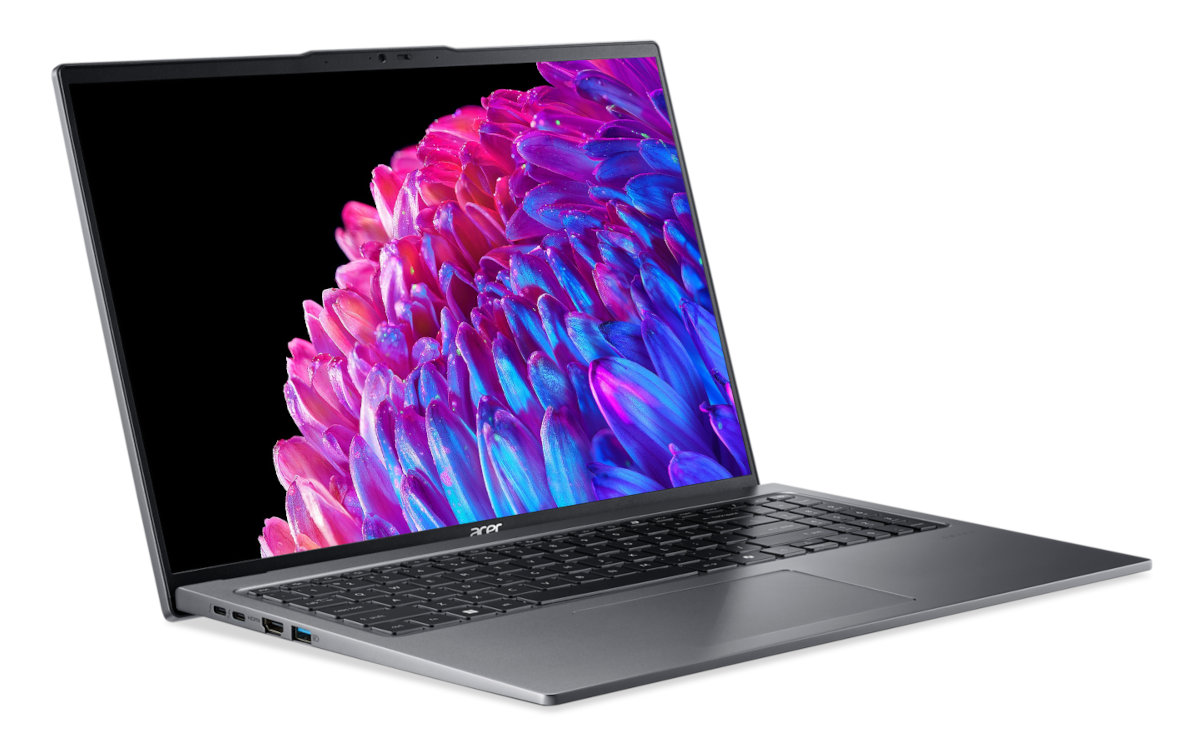 Srebrny laptop Acer z żywym ekranem pokazującym kolorowy kwiat.