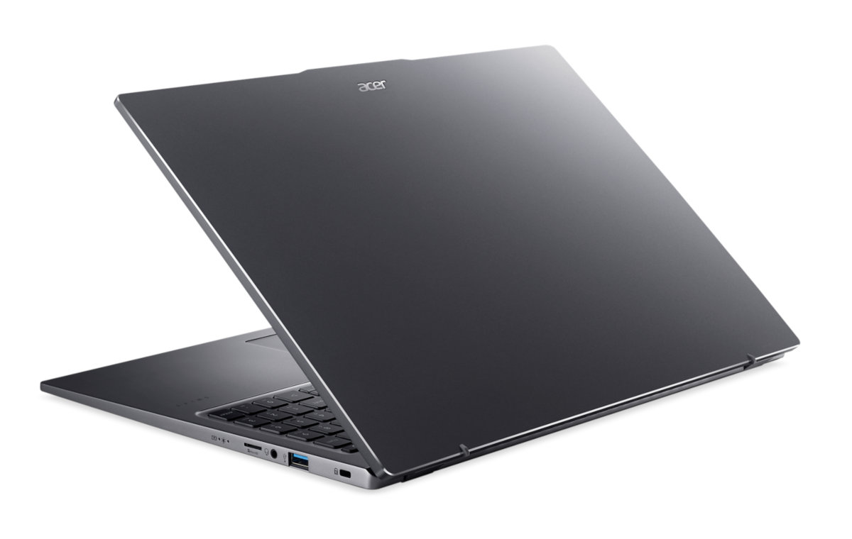 Ciemnoszary laptop, lekko otwarty, na białym tle.