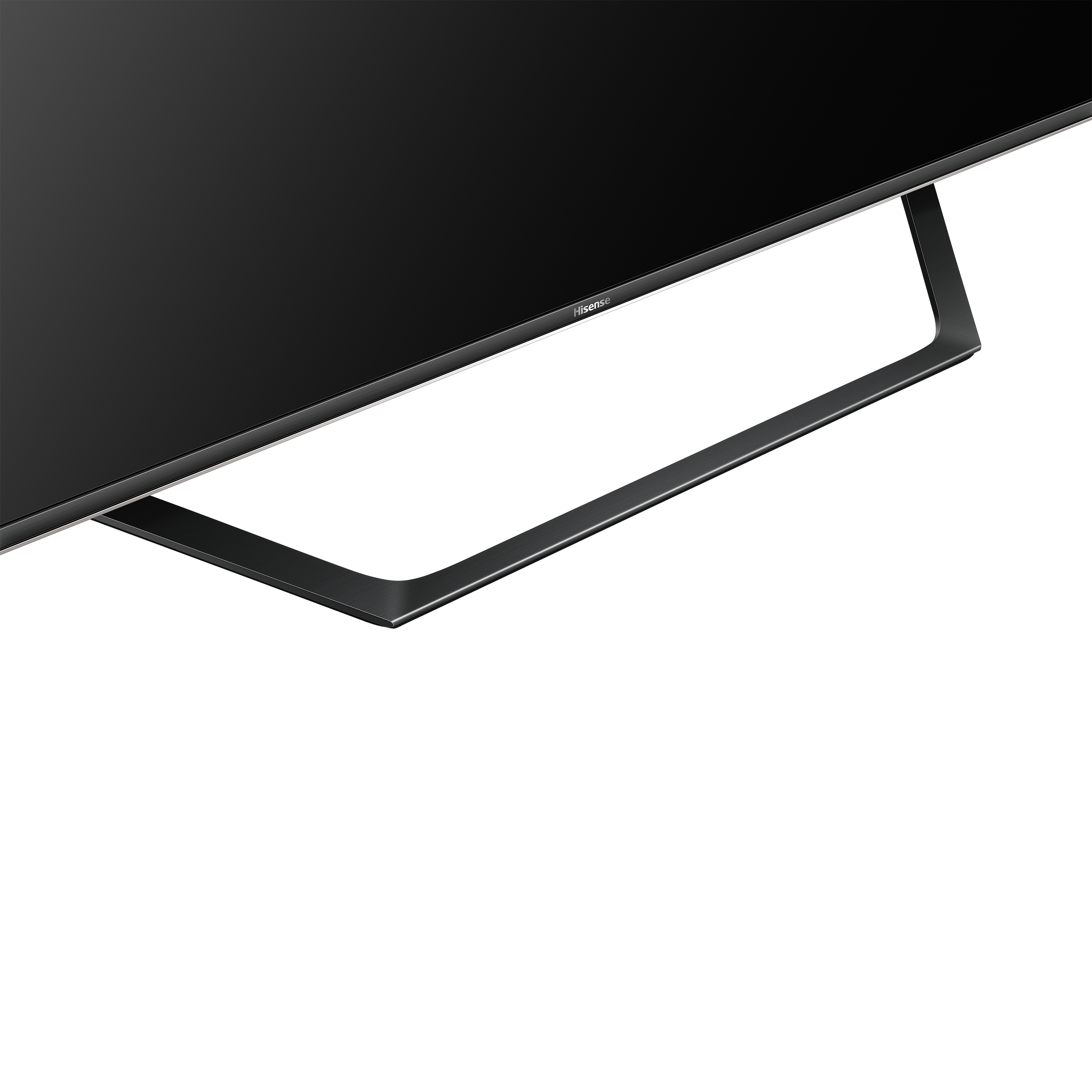 Nahaufnahme eines schwarzen TV-Ständers mit Hisense-Logo.