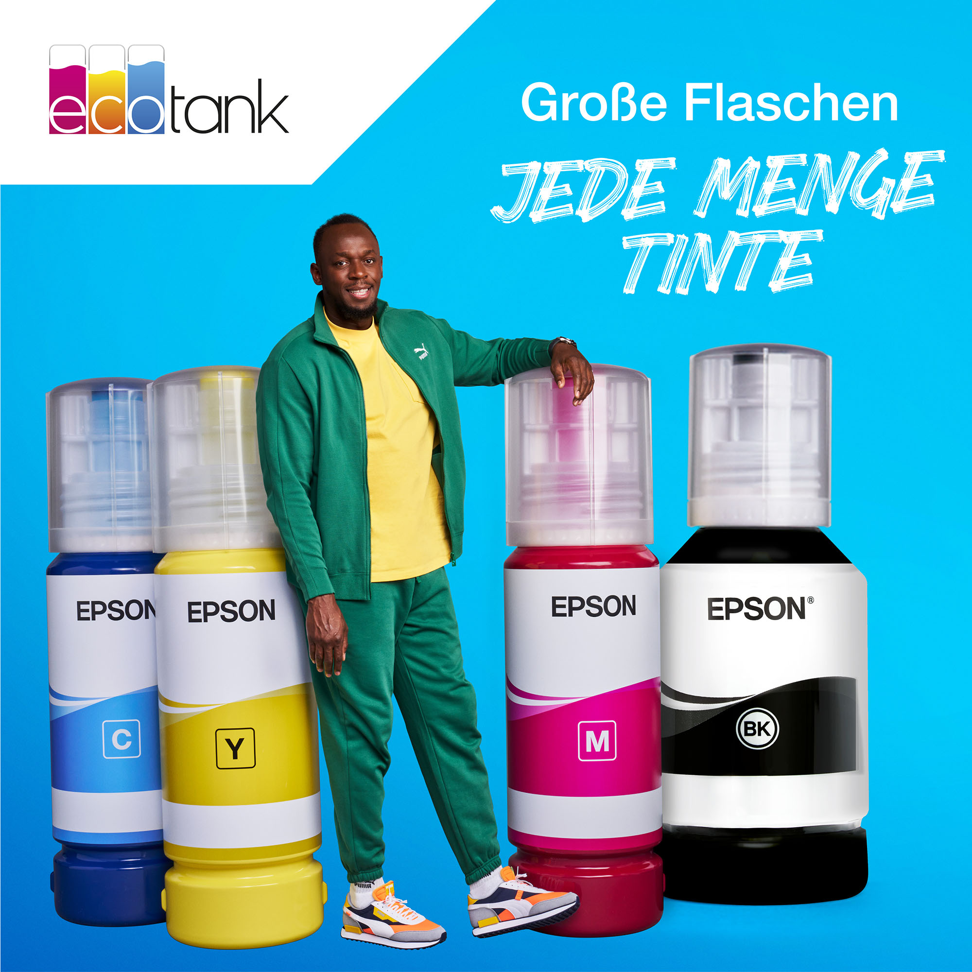 Usain Bolt mit Epson-Tintenflaschen, wirbt mit 'JEDE MENGE TINTE' (viel Tinte) auf blauem Hintergrund.