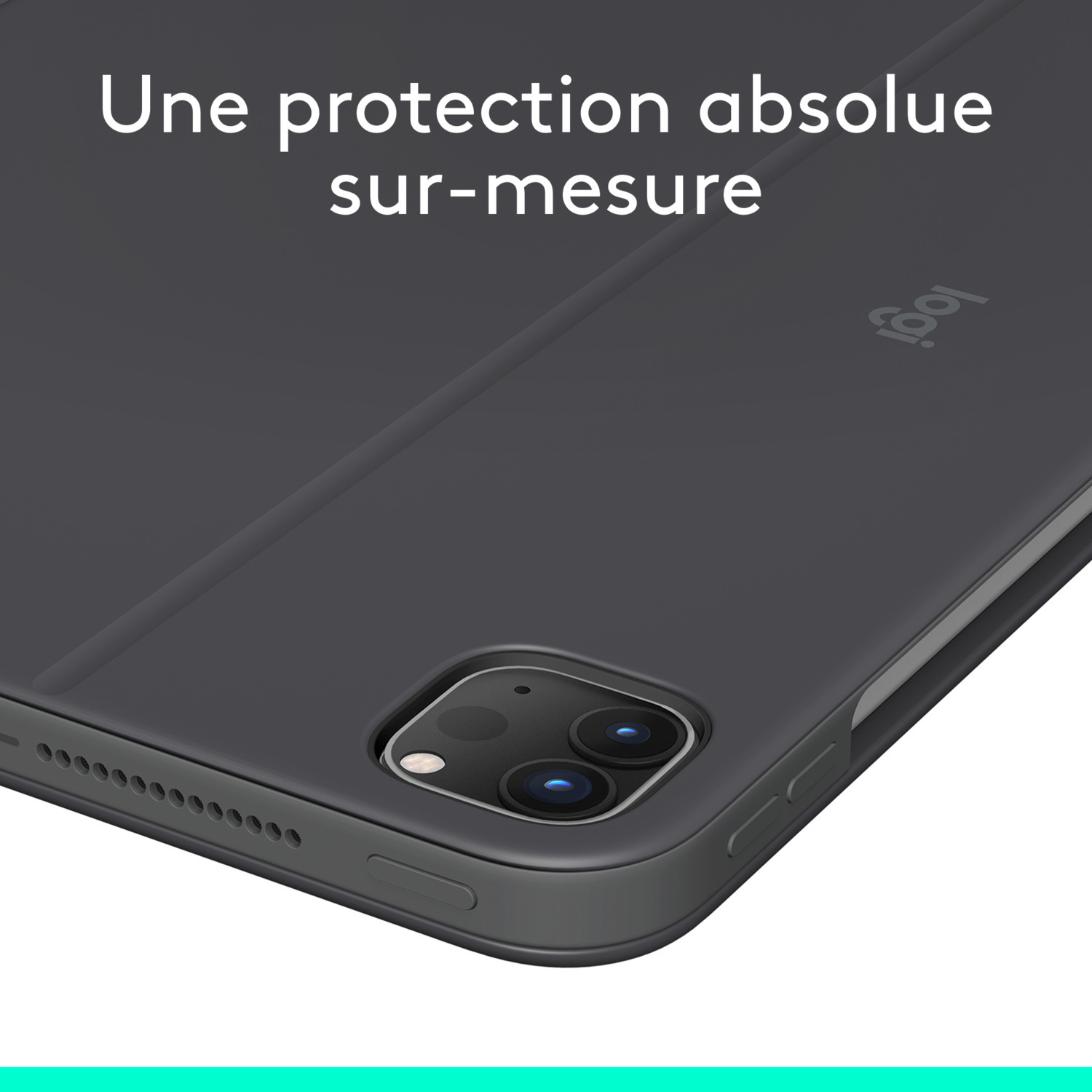 Une coque d'iPad avec une découpe pour la caméra. Elle est gris foncé.