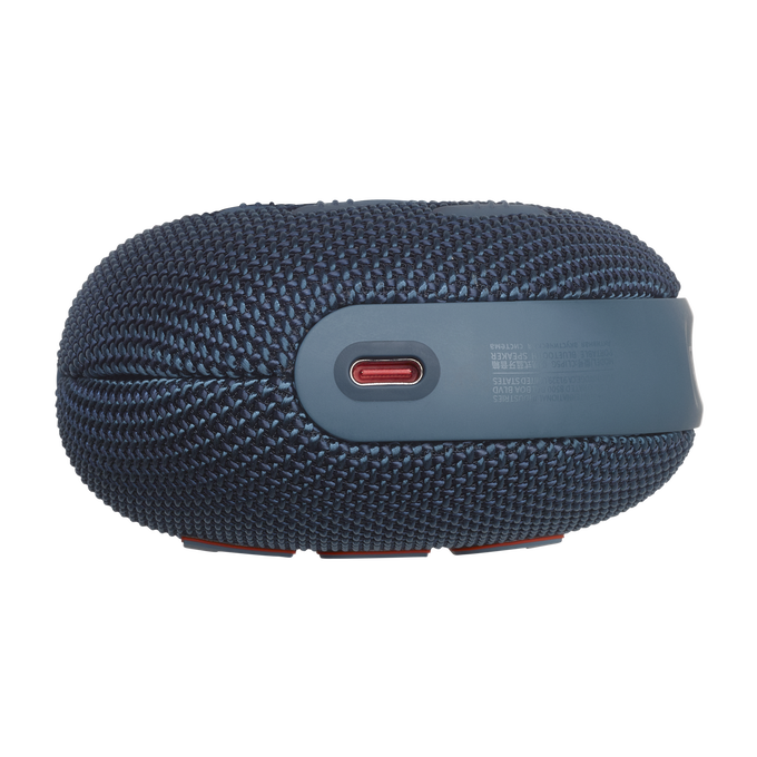 Altavoz azul y gris con detalles rojos, puerto USB-C visible.