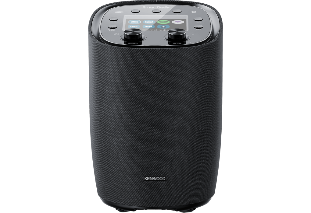 Schwarzes Kenwood SmartRadio mit Bildschirm und Bedienknöpfen. Dunkle Umgebung.