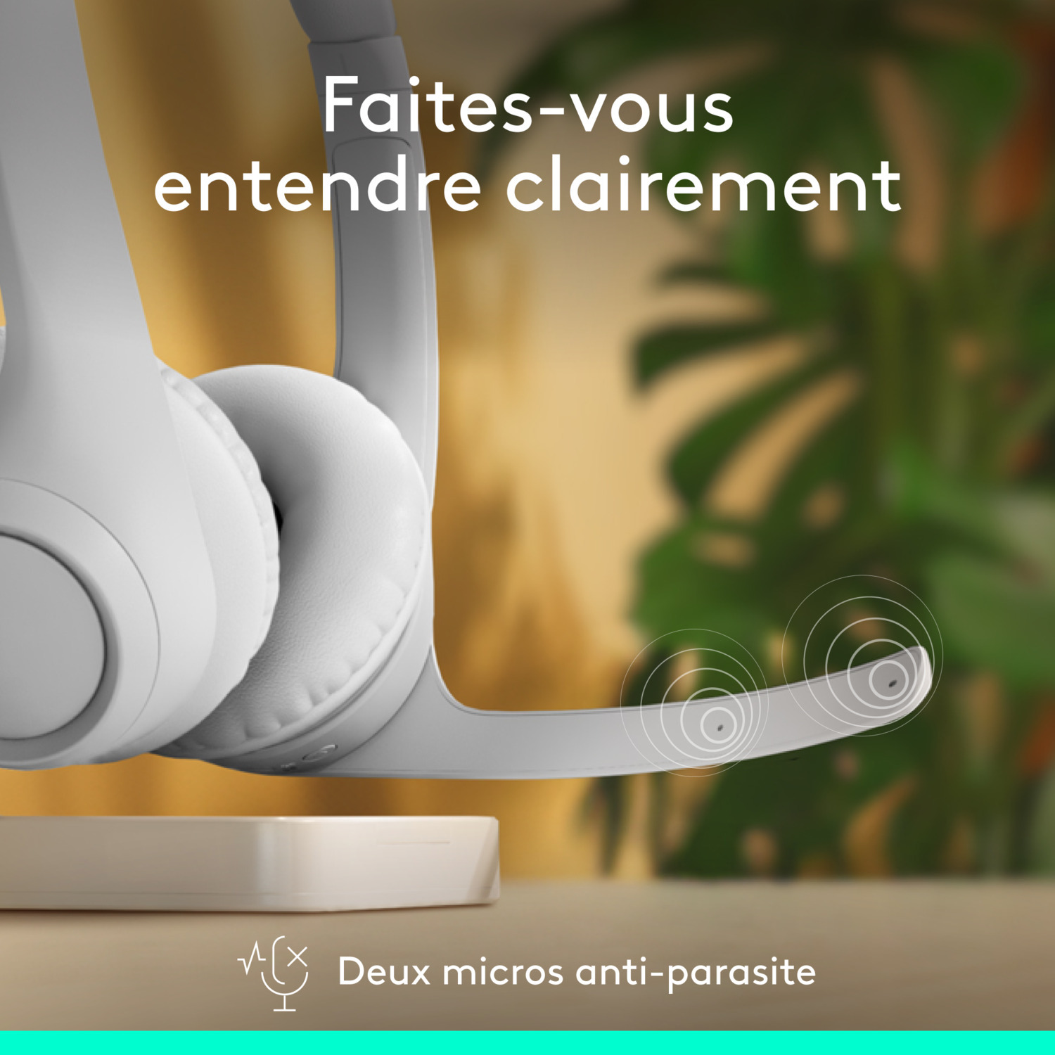 Casque blanc avec un microphone.