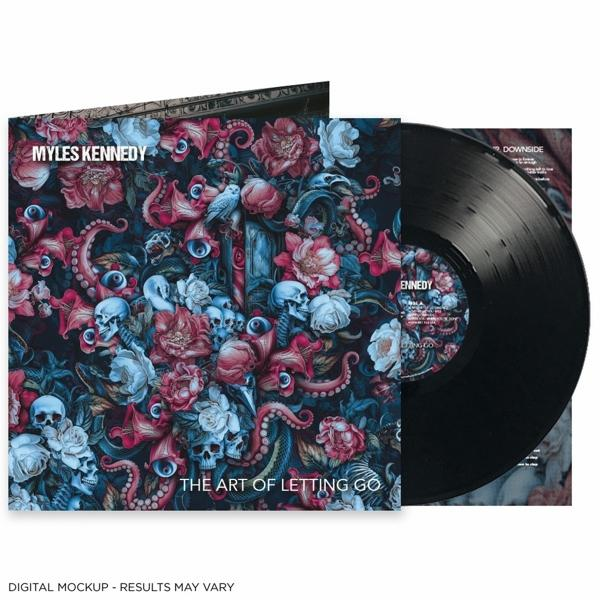 Vinylplatte mit buntem Albumcover. Das Cover zeigt Schädel und Blumen.