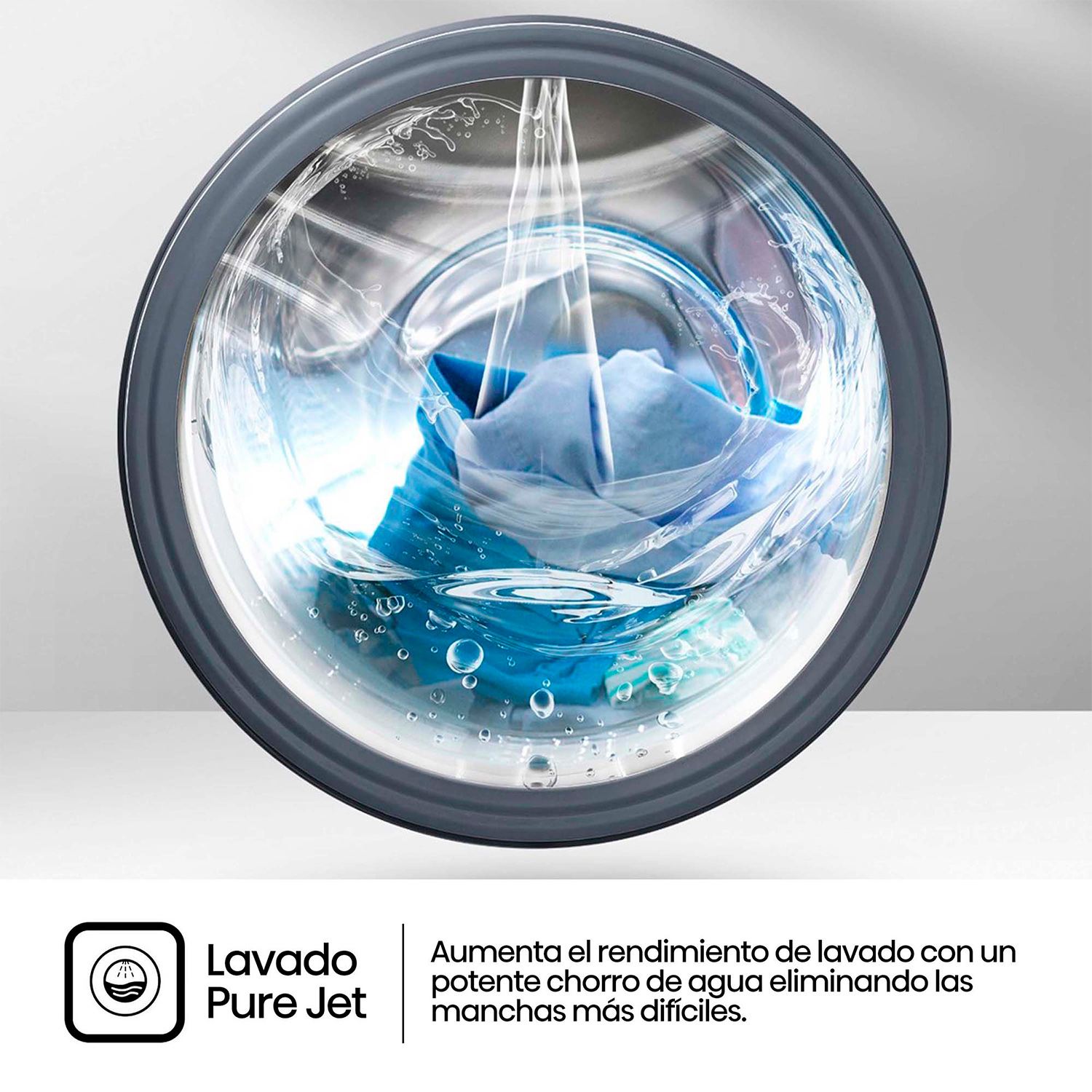 Tambor de lavadora con ropa, agua y burbujas. La puerta de vidrio está cerrada.