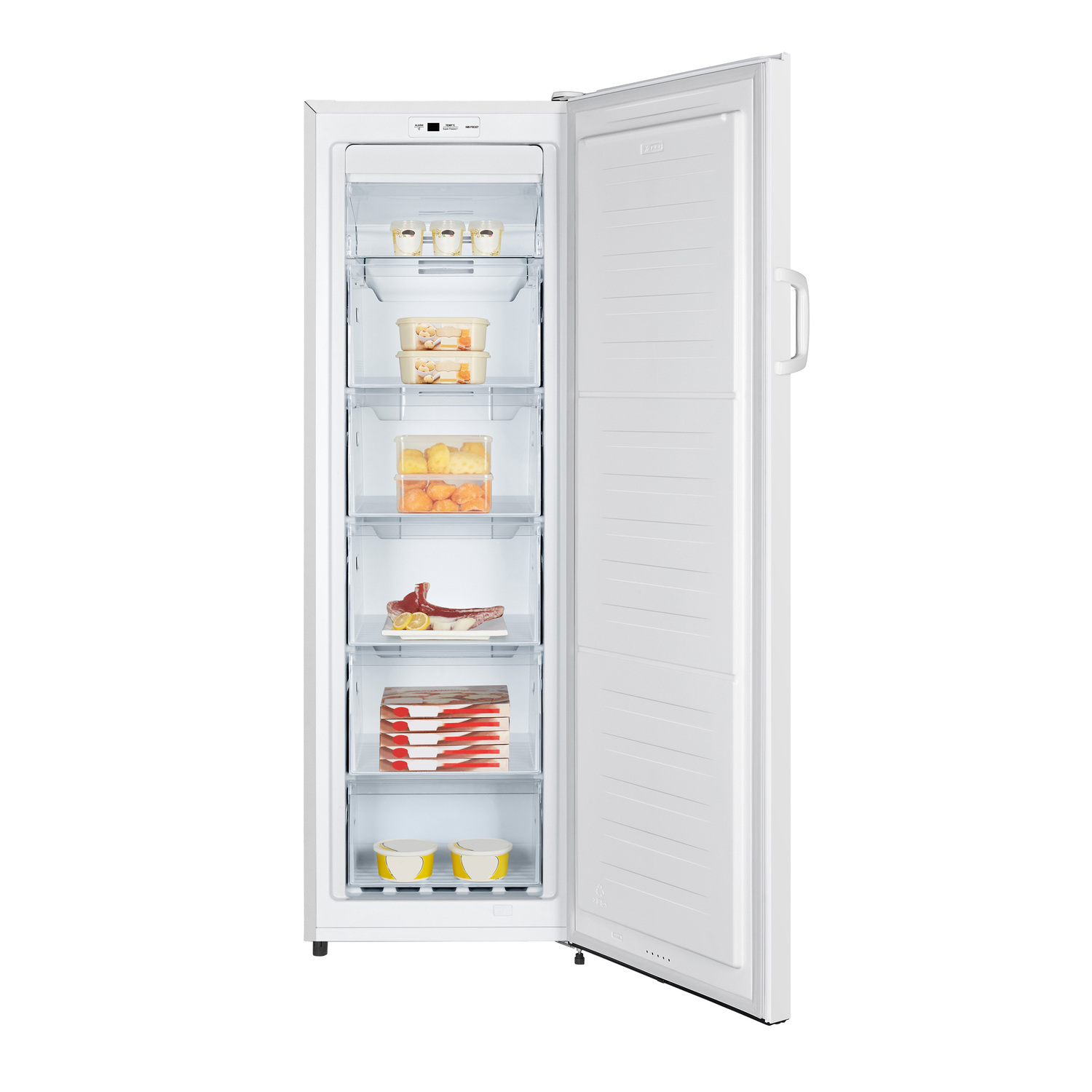 Un congélateur blanc avec une porte ouverte montrant des étagères de nourriture. Fond blanc.