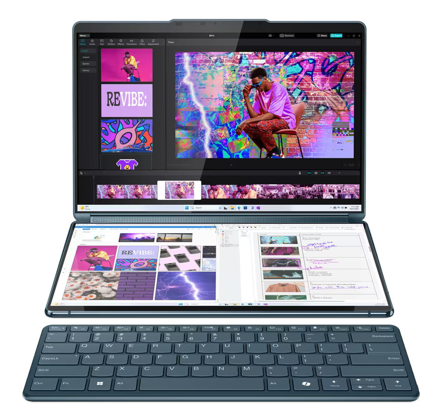 Laptop wyświetla oprogramowanie do edycji wideo. Osoba siedzi na krześle na ekranie. Klawiatura umieszczona jest pod ekranami.