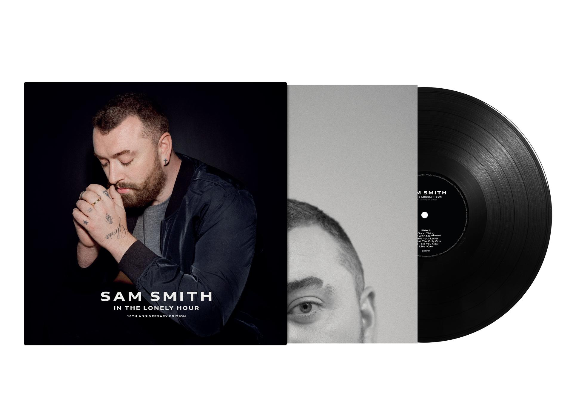 Sam Smith Albumcover, schwarze Vinyl-Schallplatte daneben, weißer Hintergrund.
