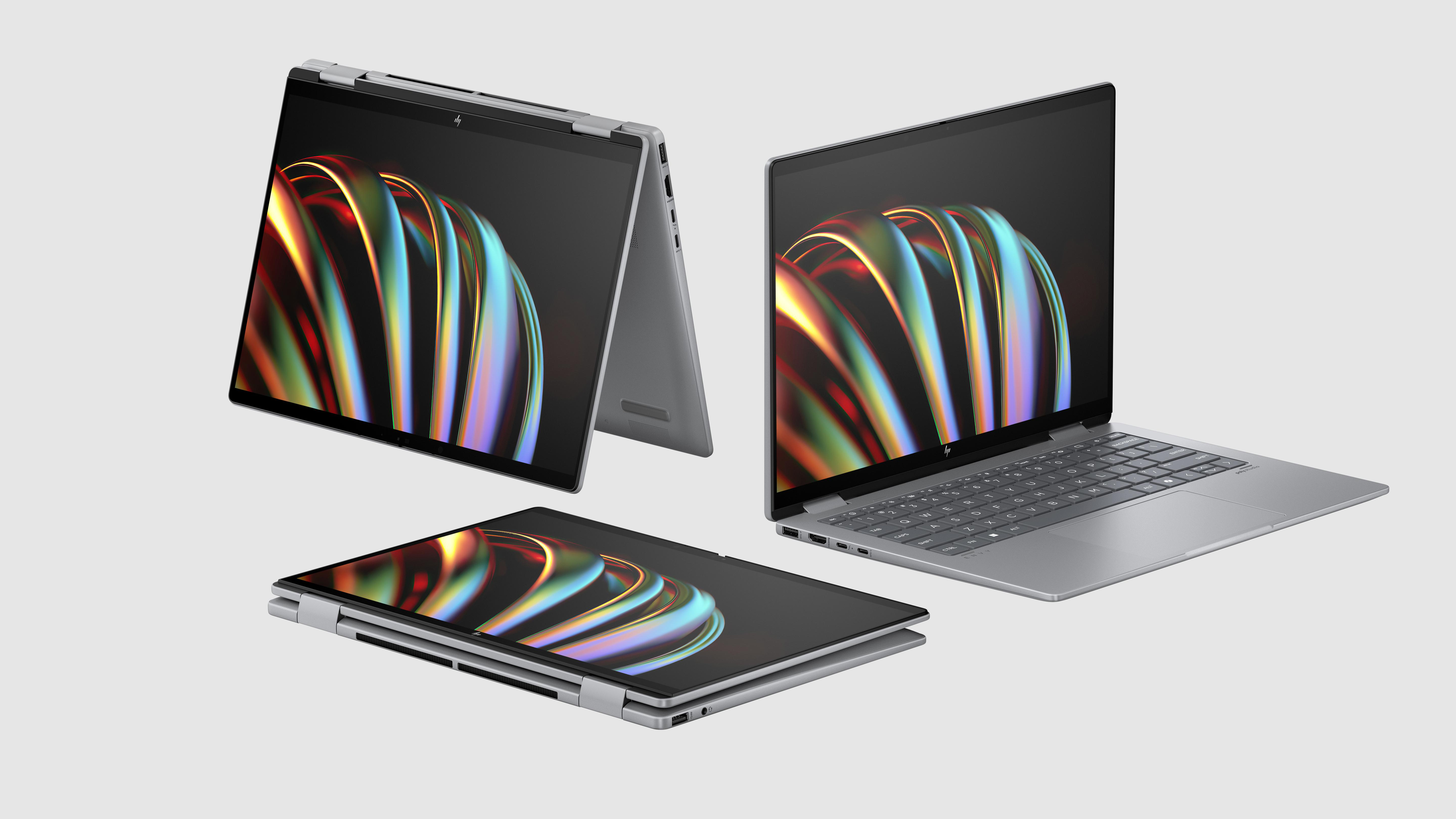 Drei silberne Laptops werden vor weißem Hintergrund mit ihren Bildschirmen gezeigt.