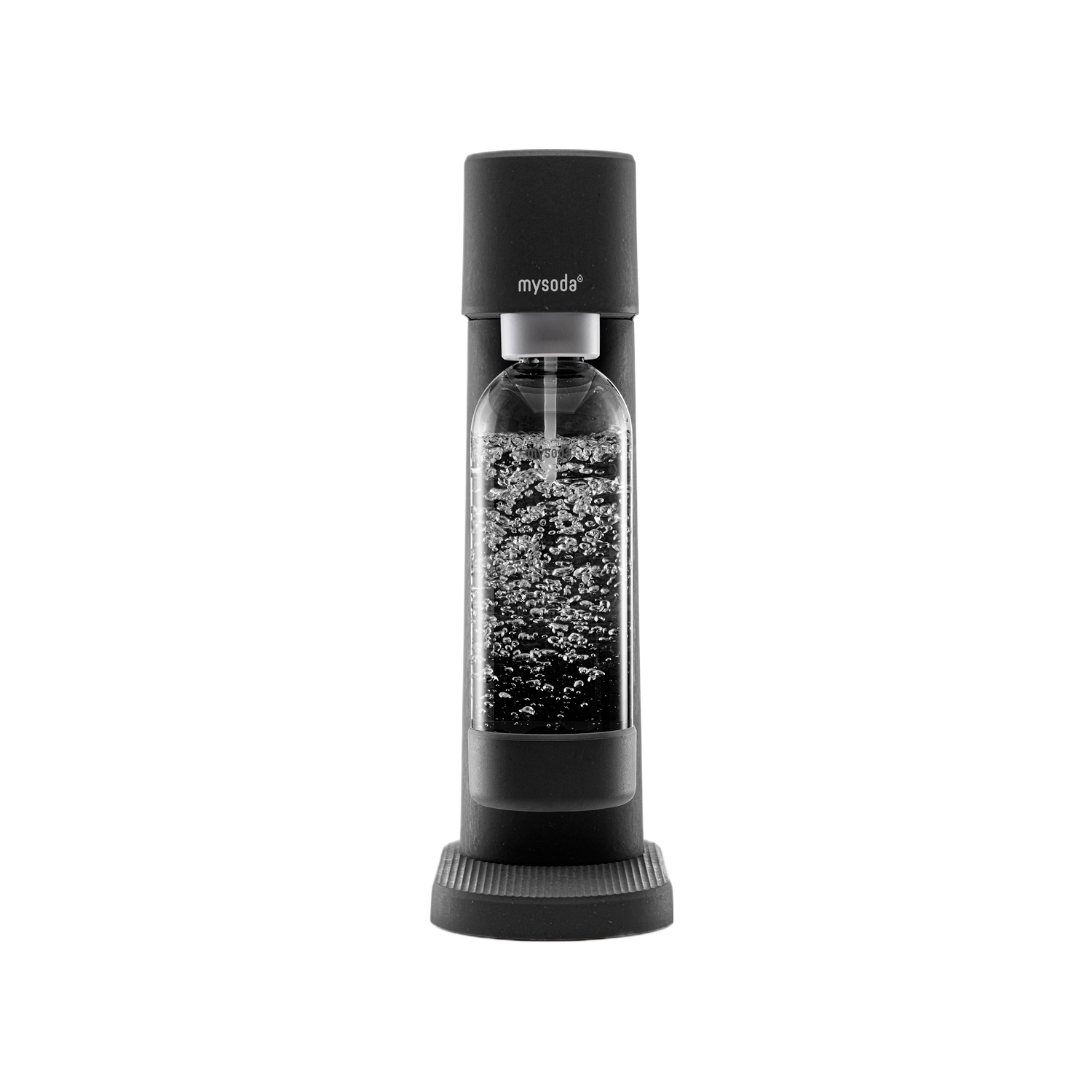Machine à soda noire Mysoda avec une bouteille transparente remplie de bulles sur fond noir.