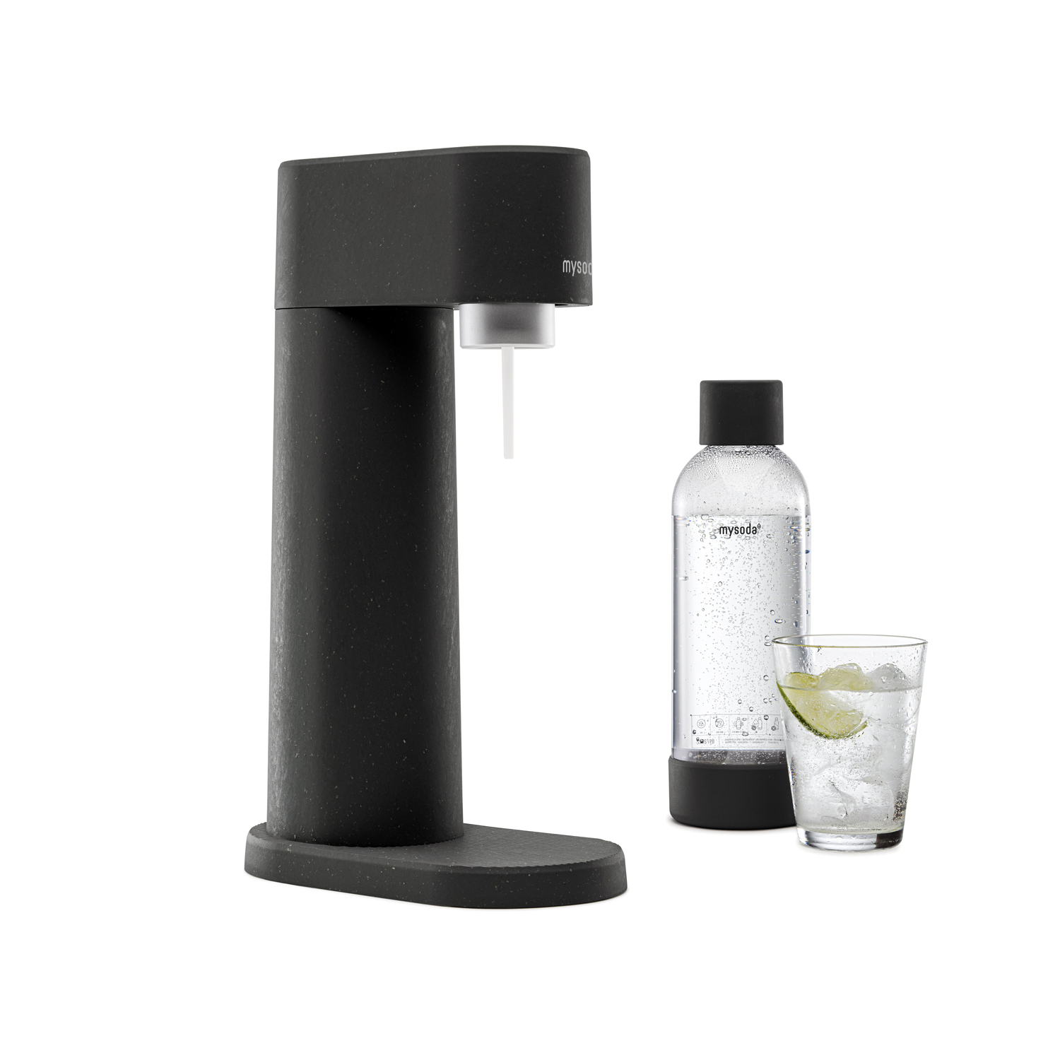 Machine à soda noire avec une bouteille et un verre avec eau et citron vert.