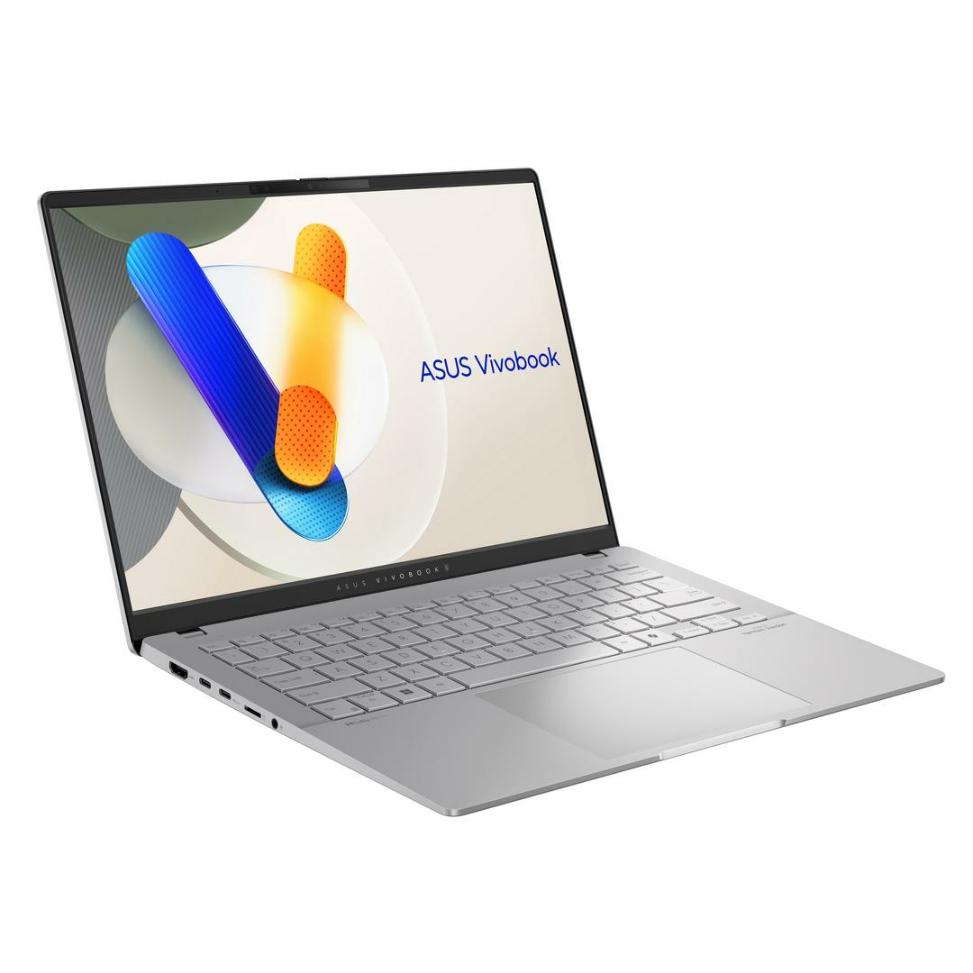 Ordenador portátil plateado con una pantalla blanca que muestra un diseño abstracto. La marca es visible.