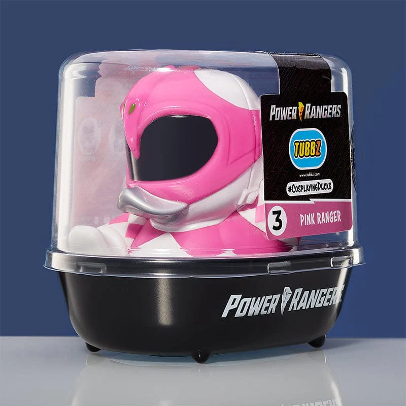 Egy Pink Ranger Power Rangers Tubbz figura egy átlátszó vitrinben, kék háttéren.