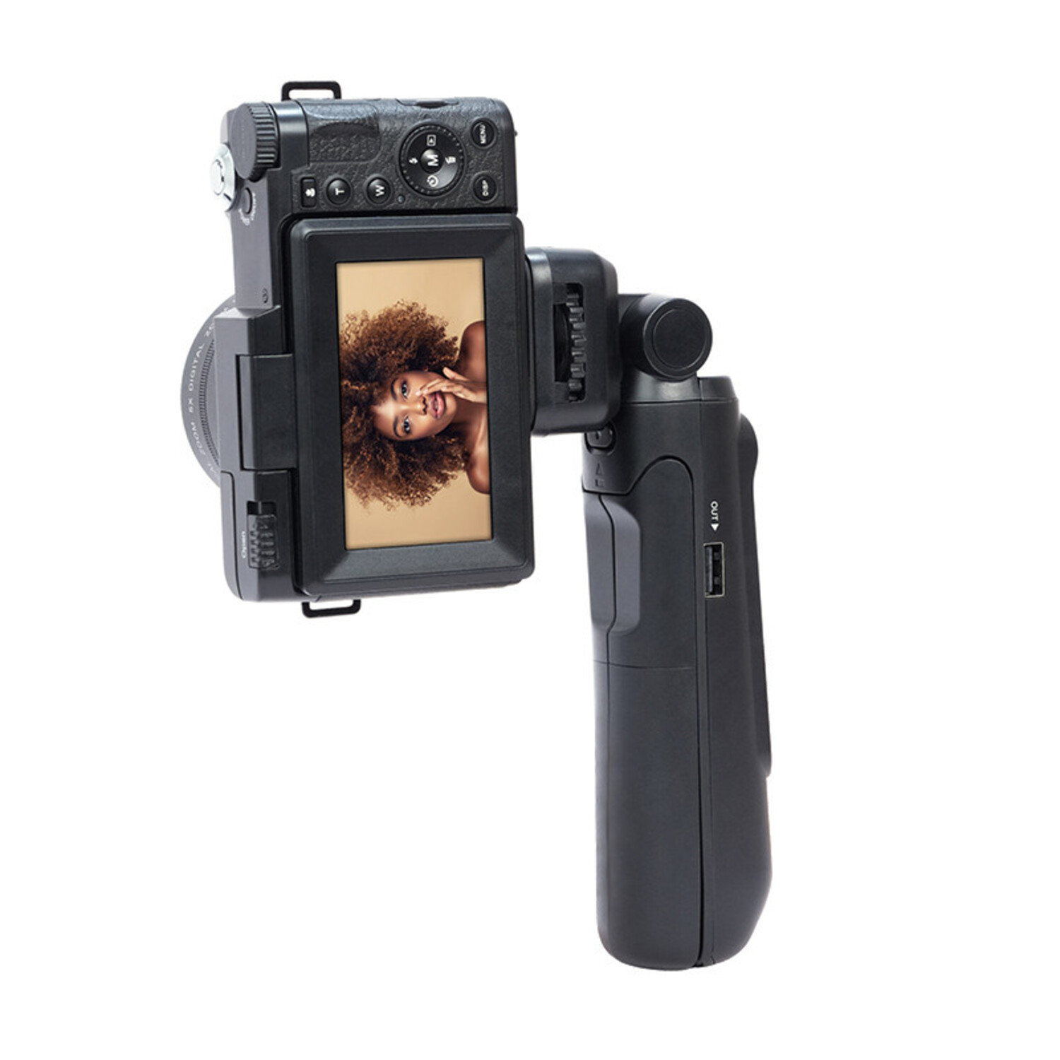 Appareil photo avec écran affichant la photo d'une femme. L'écran est fixé à l'appareil.