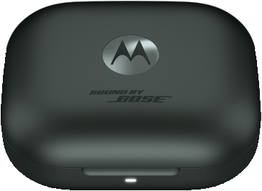 Egy fekete töltőtok a Motorola logóval és a 'Bound by Bose' felirattal.