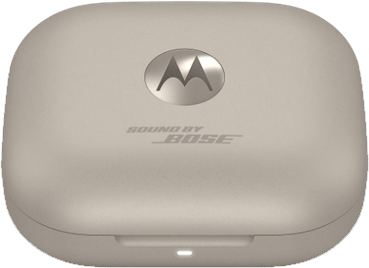 Egy világos színű tok Motorola fülhallgatókhoz, a 'Bound by Bose' logóval.