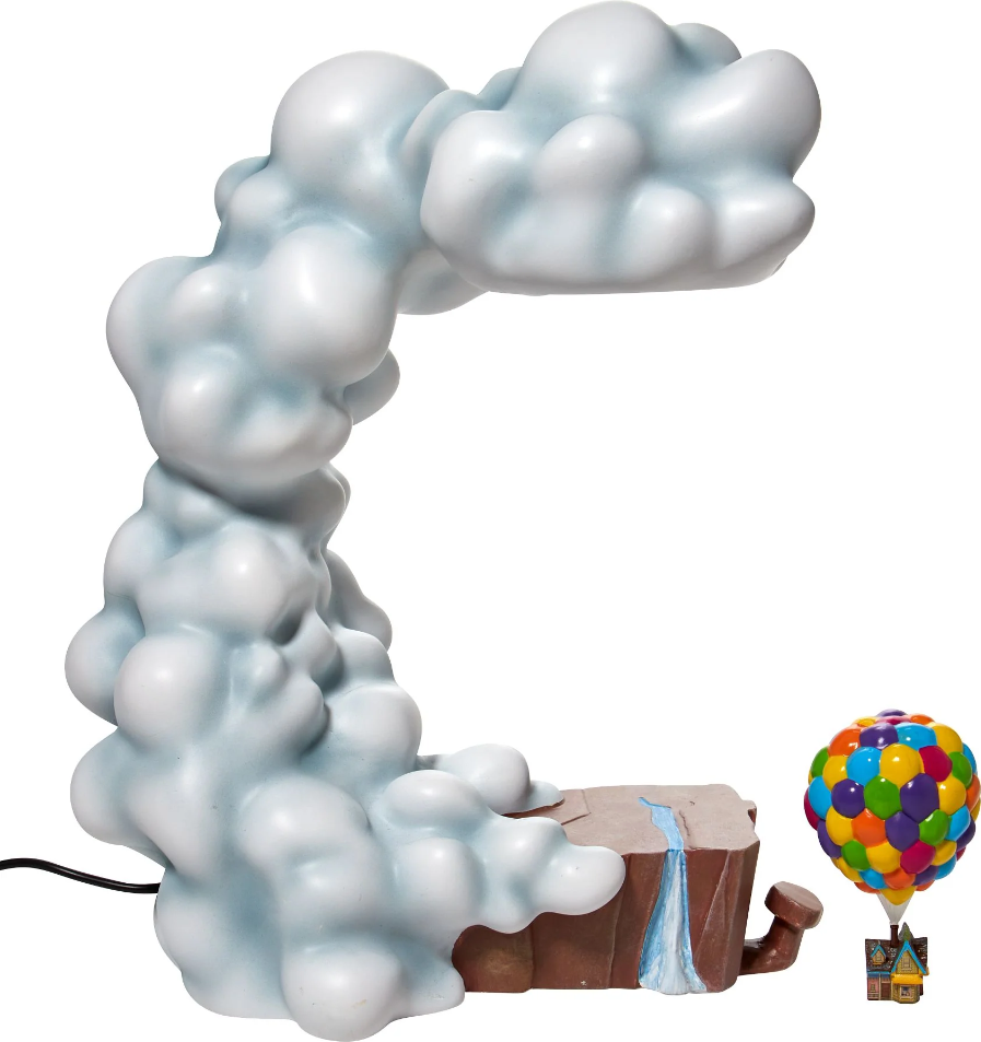 Une lampe en forme de nuage avec une petite maison attachée à des ballons.