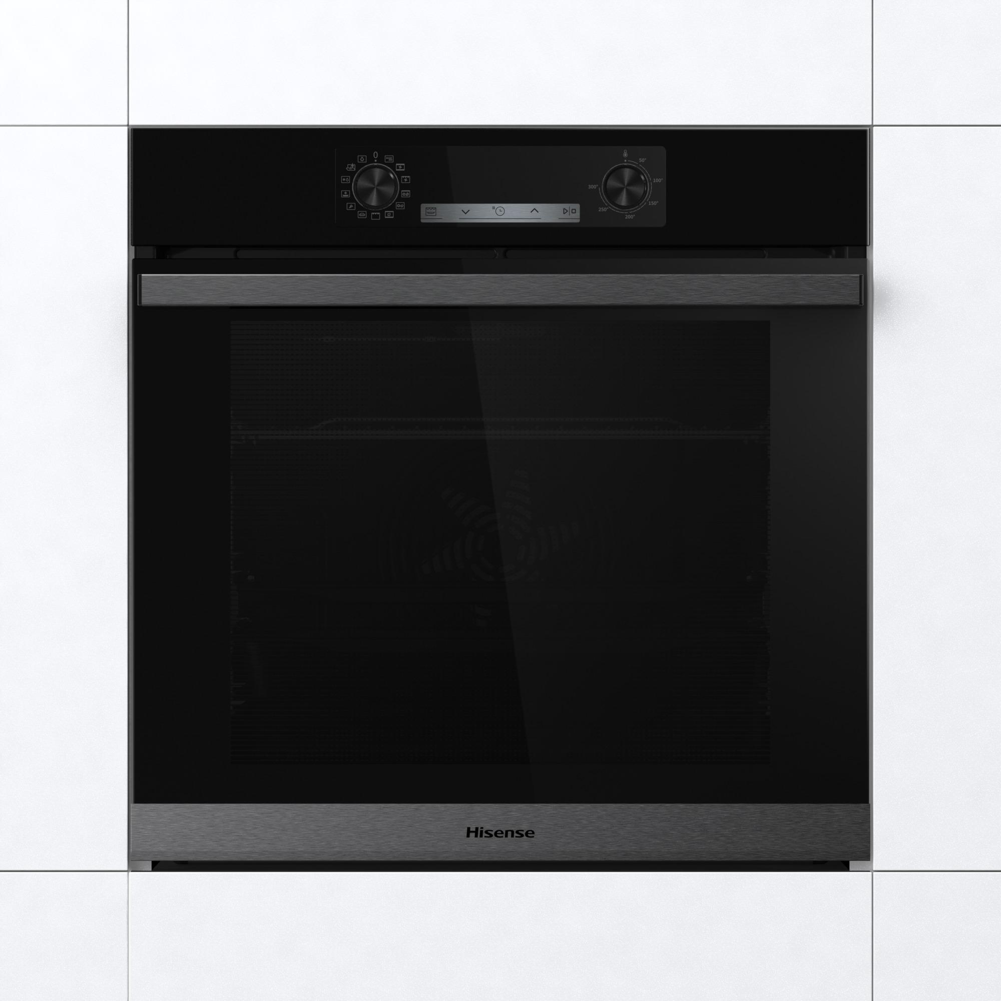 Schwarzer Backofen mit digitaler Anzeige, in einem weißen Schrank.