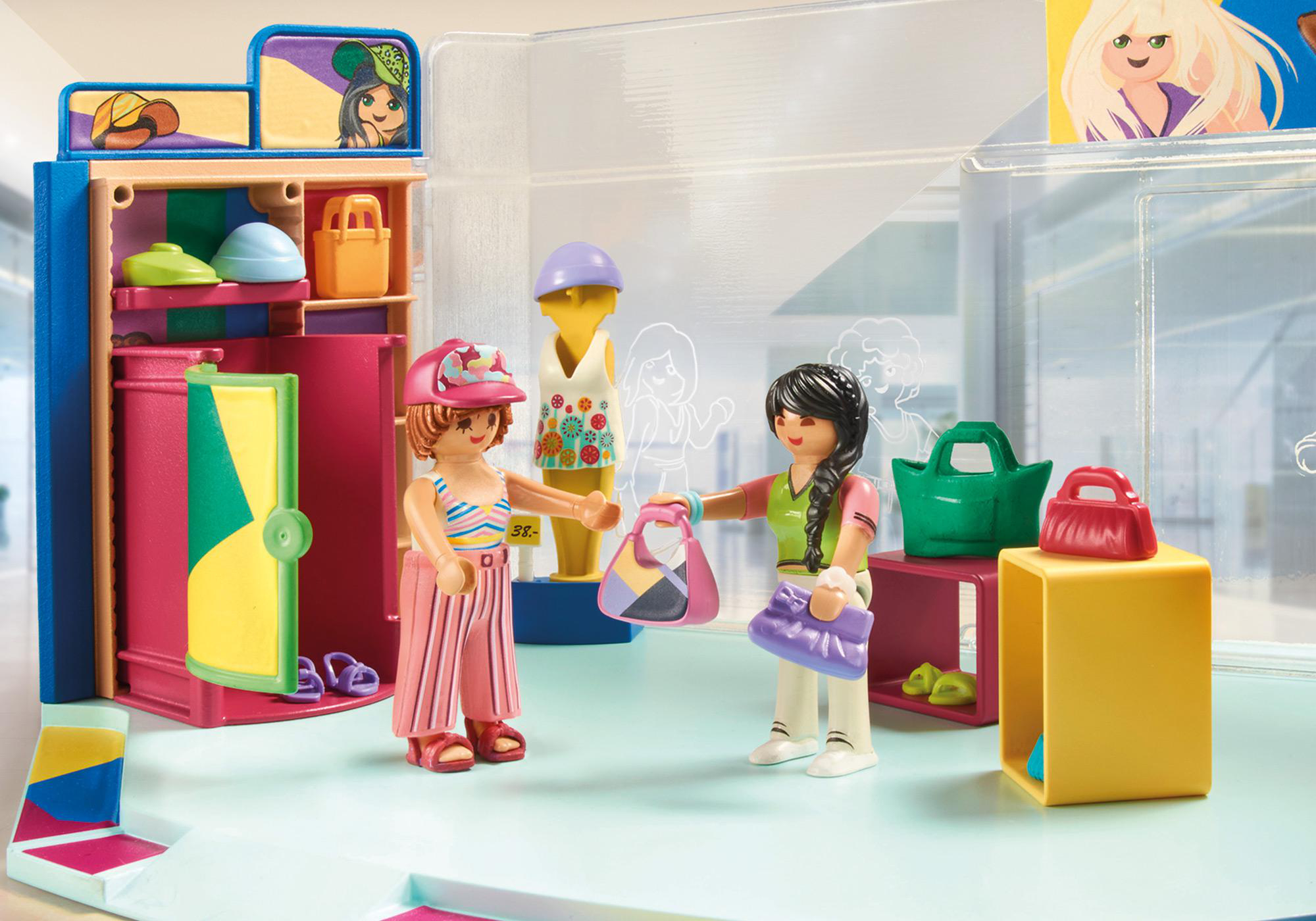 Zwei Spielfiguren in einem Spielzeugladen, die an einem Tresen mit Zubehör und Kleidung interagieren.