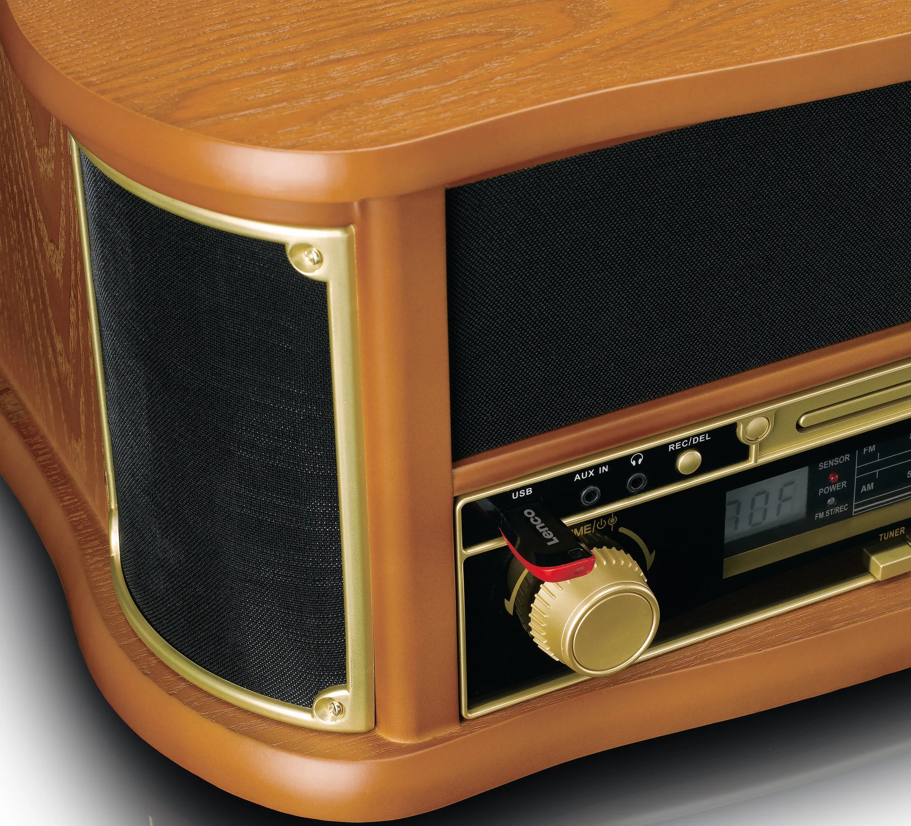 Retro-Radio aus Holz mit Lautsprecher und Bedienfeld.