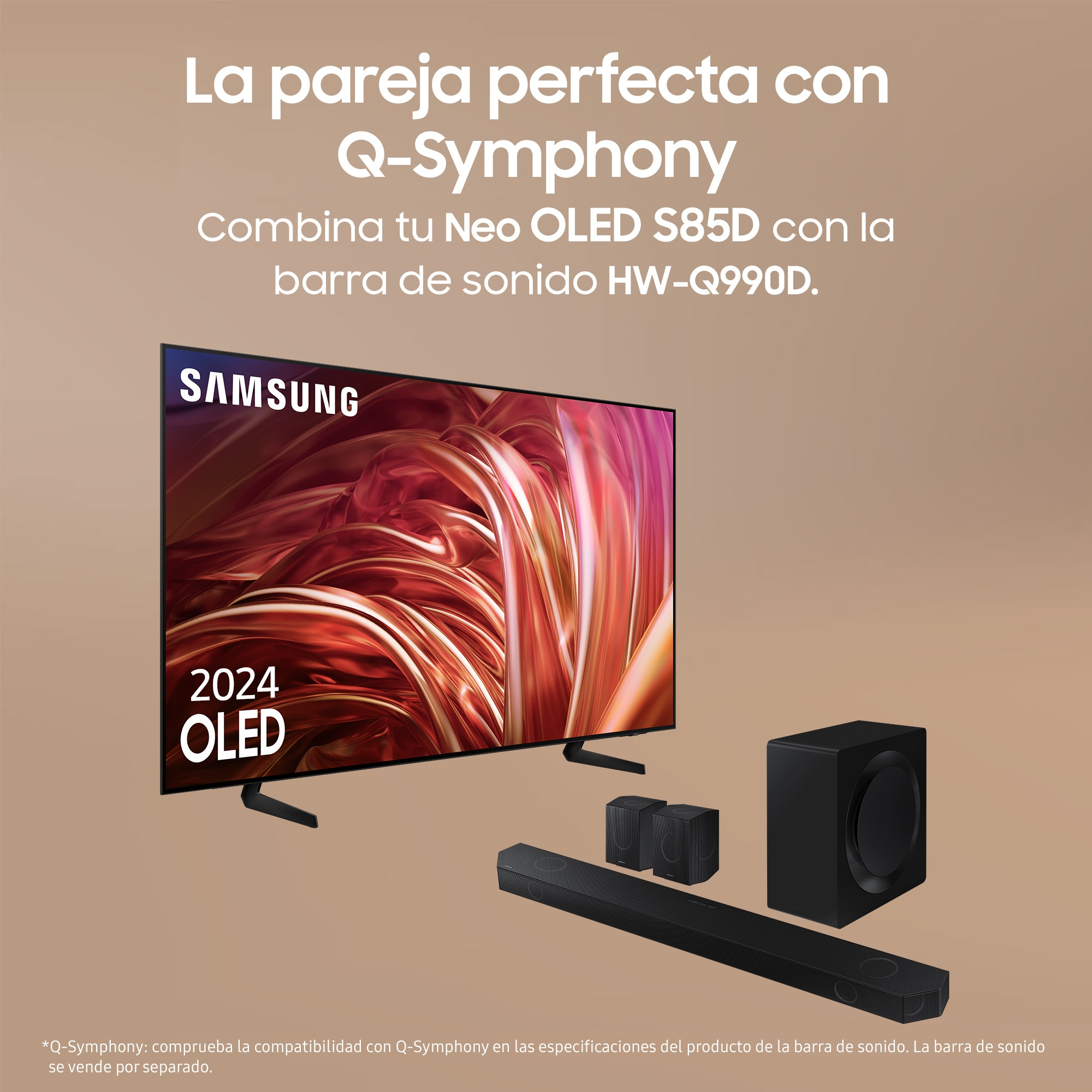 TV OLED Samsung con barra de sonido, subwoofer y altavoces. Superposición de texto: 'La pareja perfecta con Q-Symphony'.