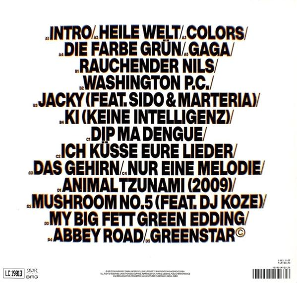 Albumcover mit schwarzem Text. Der Text enthält Titelnamen und Künstlerinformationen. Weißer Hintergrund.