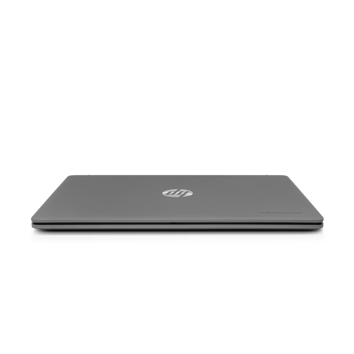 Un portátil gris cerrado con el logotipo de HP en la superficie superior, sobre un fondo blanco.