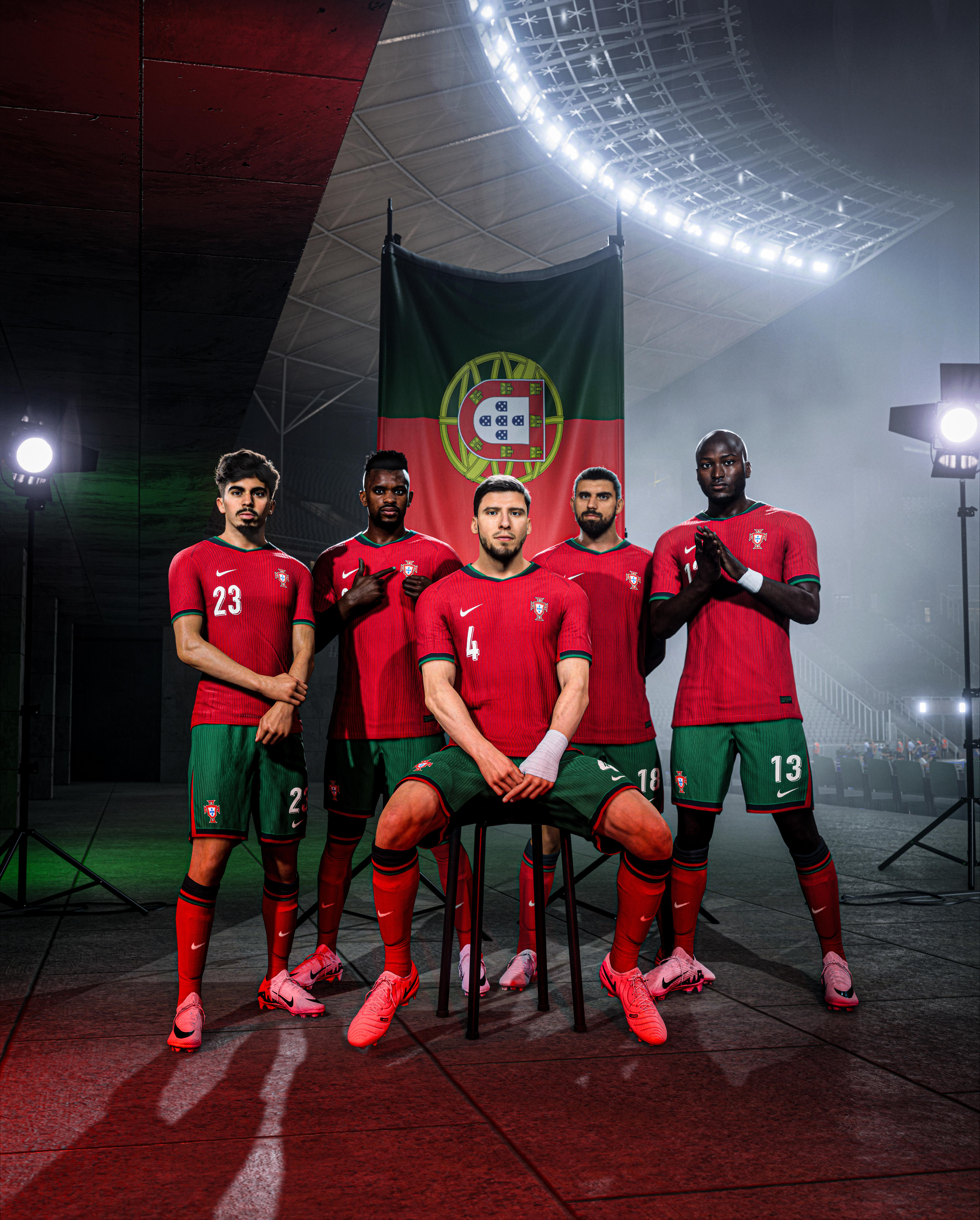 Fünf portugiesische Fußballspieler in roten Trikots im Stadion. Portugiesische Flagge im Hintergrund.