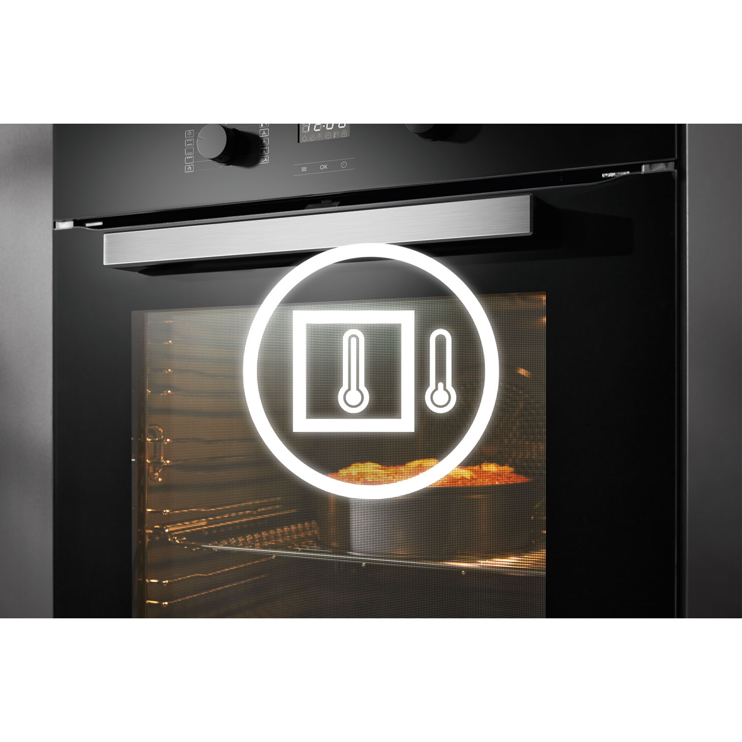 Interno di un forno con una torta dentro, un'icona della temperatura è sovrapposta alla porta.