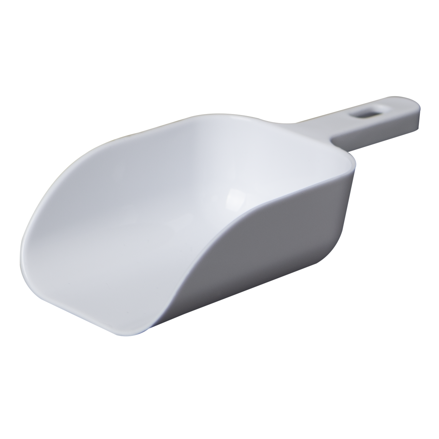 Witte plastic schep op een zwarte achtergrond.