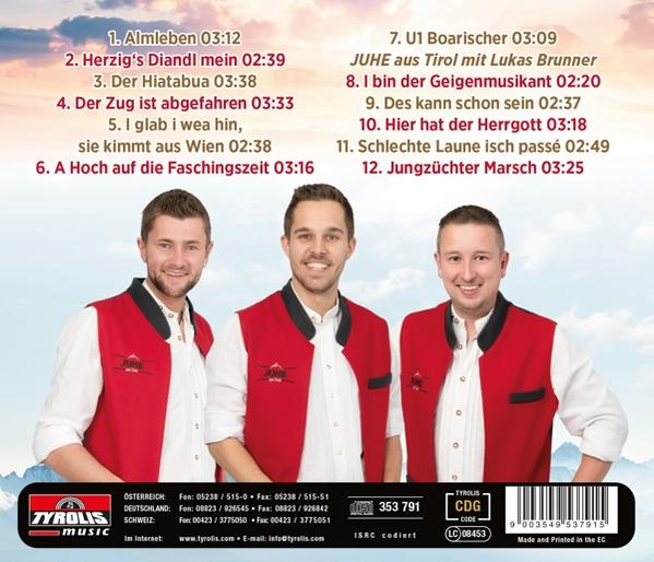Drei Männer in Tracht, vorne mit Textliste und Logos.