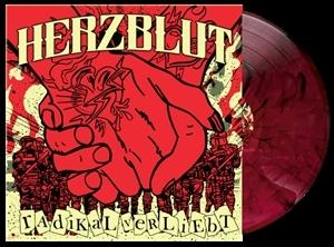 Albumcover. Roter Hintergrund, Hand, die einen Stern hält. Text lautet 'HERZBLUT RADIKAL VERLIEBT'. Eine rote Schallplatte ist sichtbar.