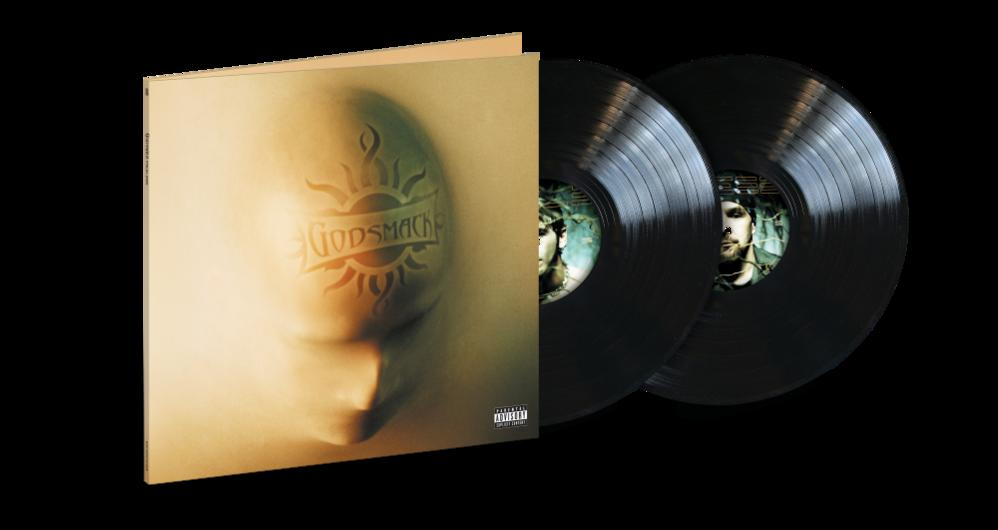 Godsmack-Albumcover und zwei schwarze Schallplatten.