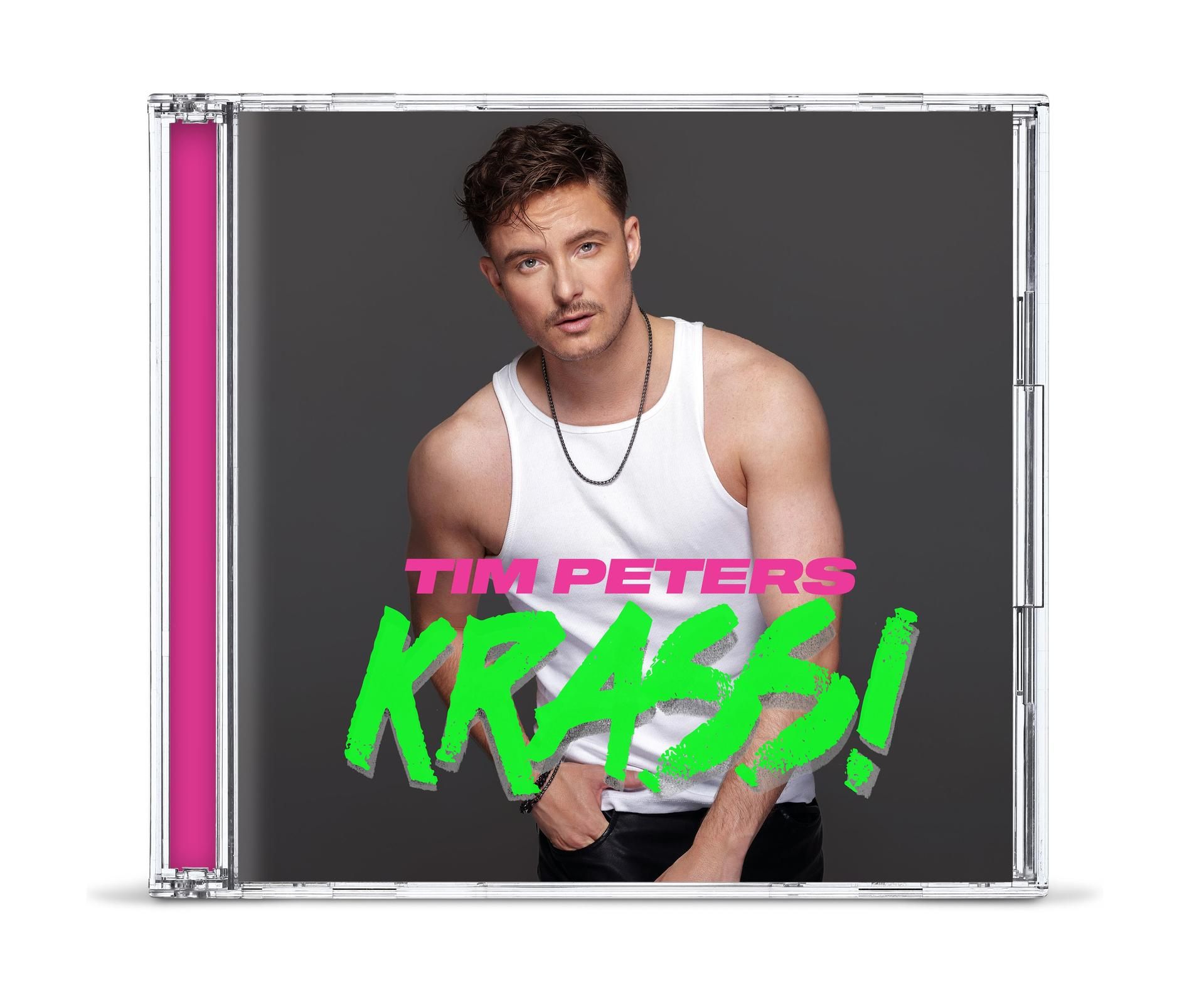 CD-Cover mit Mann in weißem Tanktop, Titel und Künstlername in Neongrün und Pink.
