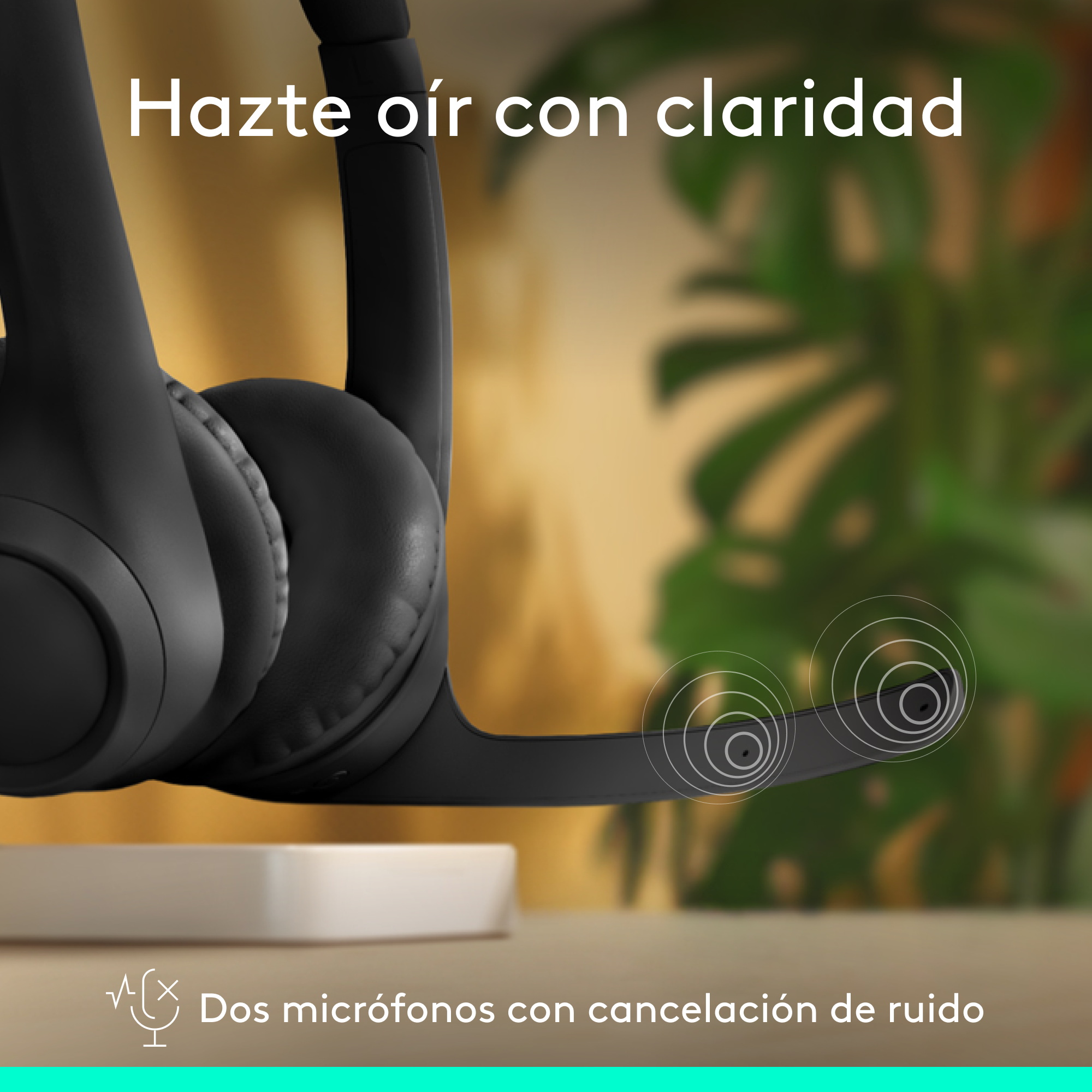 Auriculares negros sobre un soporte. Texto: “Hazte oír con claridad” y “Dos micrófonos con cancelación de ruido”.
